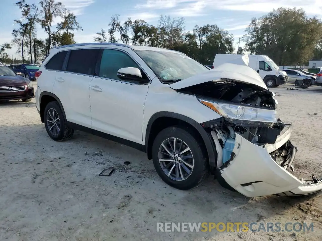4 Photograph of a damaged car 5TDJZRFH4KS587170 TOYOTA HIGHLANDER 2019