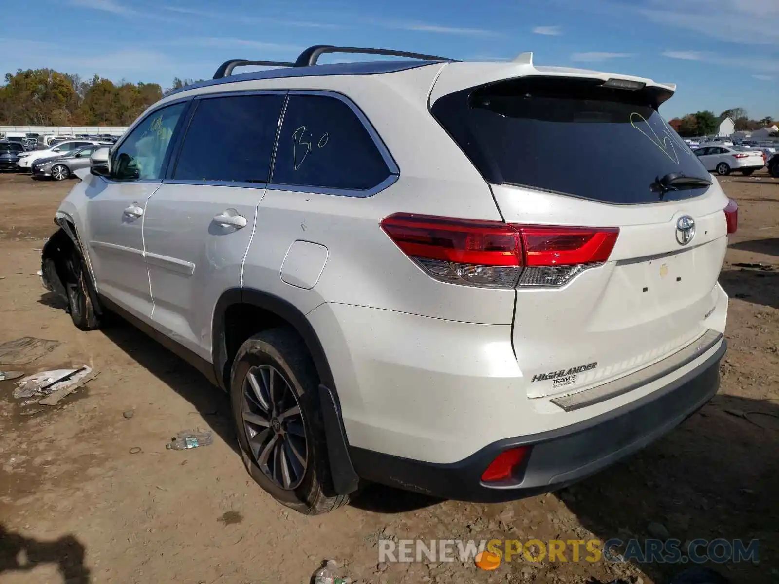 3 Photograph of a damaged car 5TDJZRFH4KS591624 TOYOTA HIGHLANDER 2019