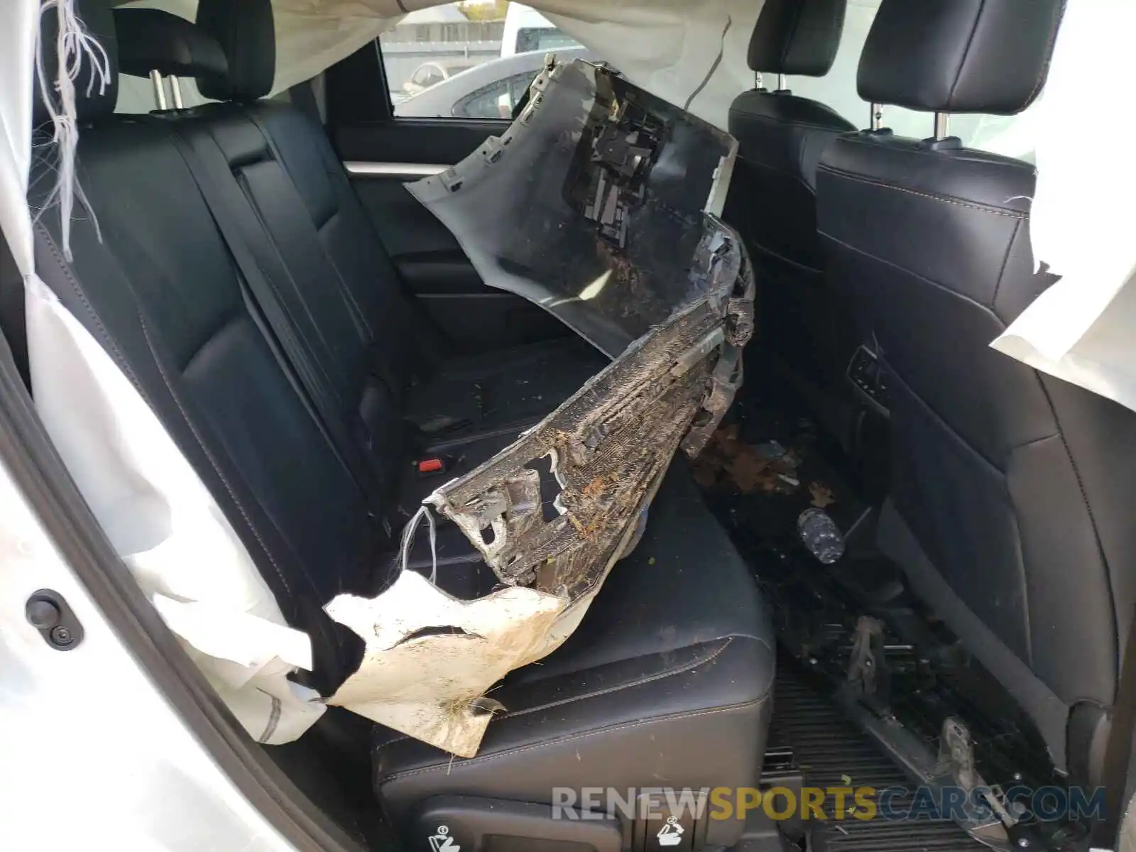 6 Photograph of a damaged car 5TDJZRFH4KS591624 TOYOTA HIGHLANDER 2019