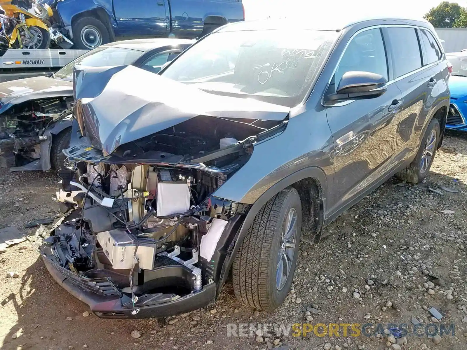 2 Photograph of a damaged car 5TDJZRFH4KS594281 TOYOTA HIGHLANDER 2019