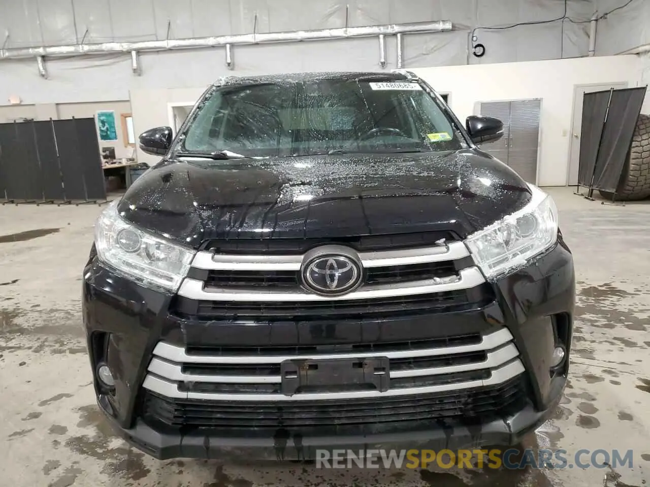 5 Photograph of a damaged car 5TDJZRFH4KS594992 TOYOTA HIGHLANDER 2019
