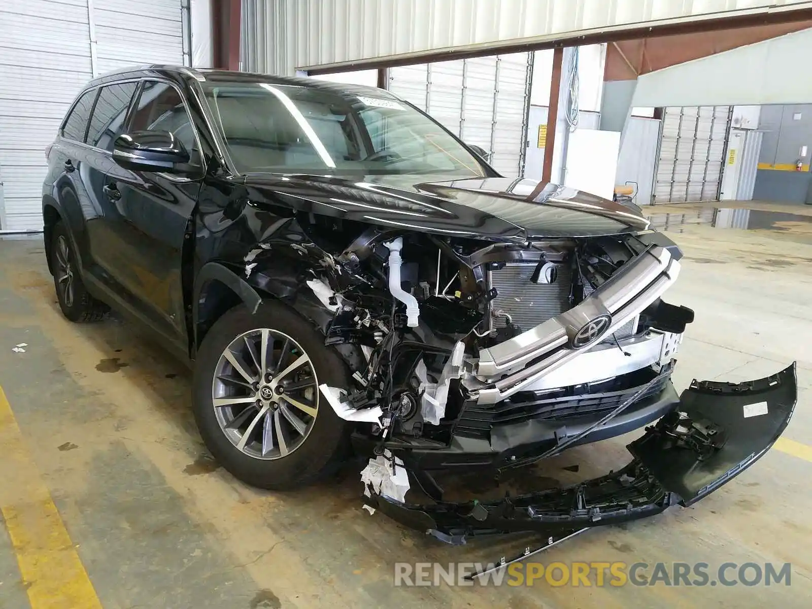 1 Photograph of a damaged car 5TDJZRFH4KS595477 TOYOTA HIGHLANDER 2019