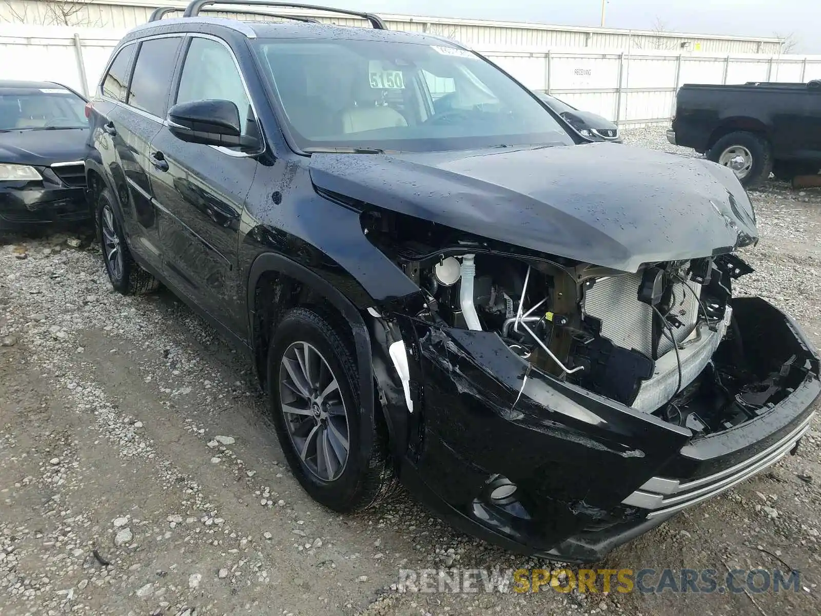 1 Photograph of a damaged car 5TDJZRFH4KS596936 TOYOTA HIGHLANDER 2019