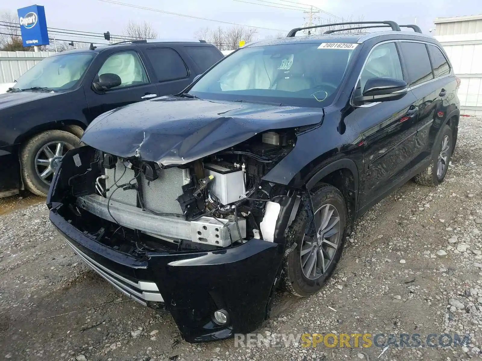 2 Photograph of a damaged car 5TDJZRFH4KS596936 TOYOTA HIGHLANDER 2019