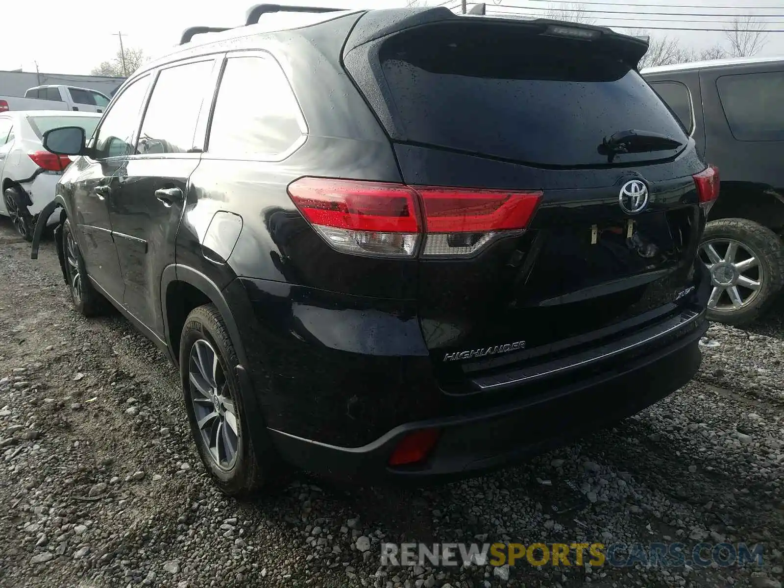 3 Photograph of a damaged car 5TDJZRFH4KS596936 TOYOTA HIGHLANDER 2019