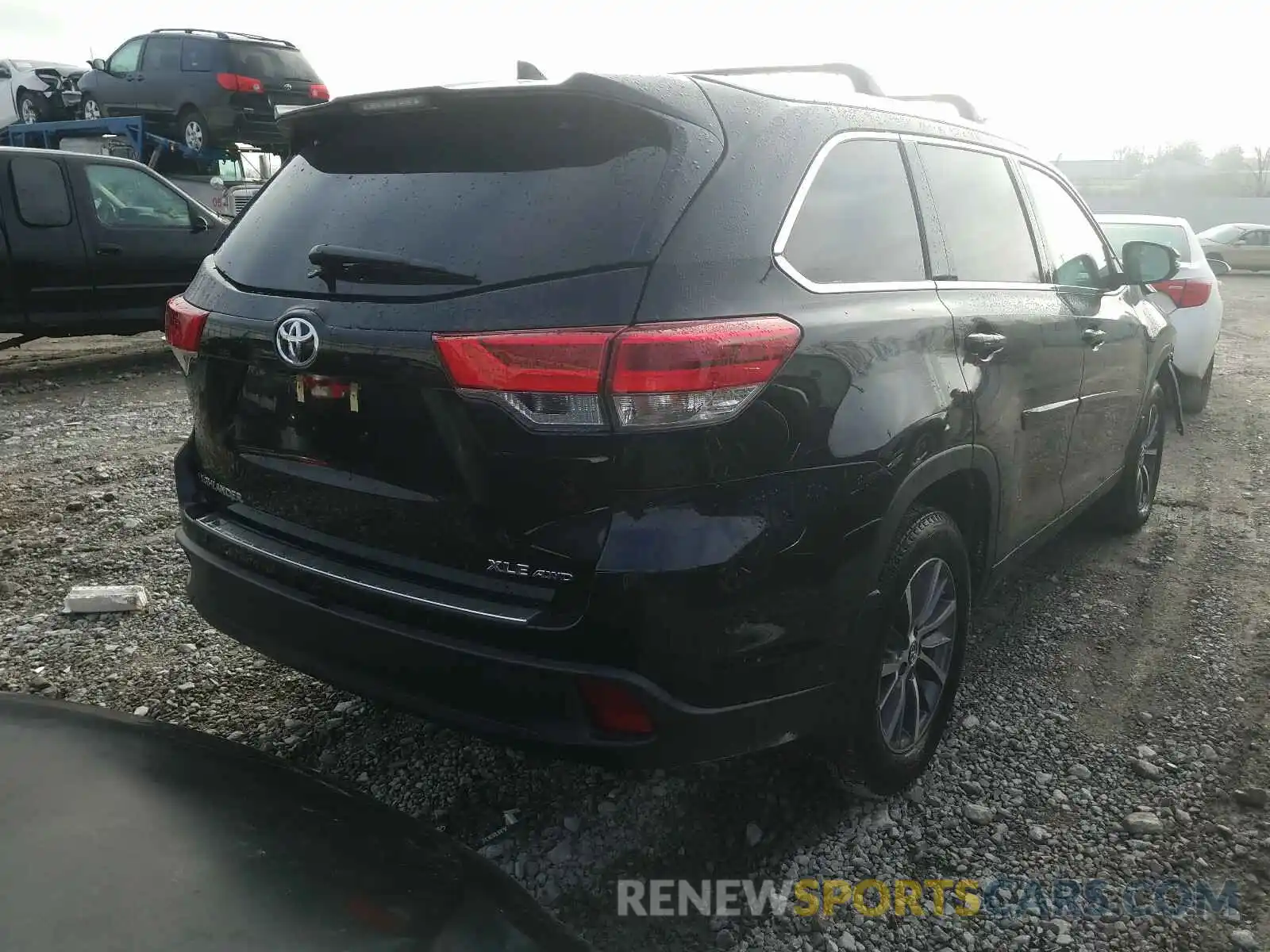 4 Photograph of a damaged car 5TDJZRFH4KS596936 TOYOTA HIGHLANDER 2019