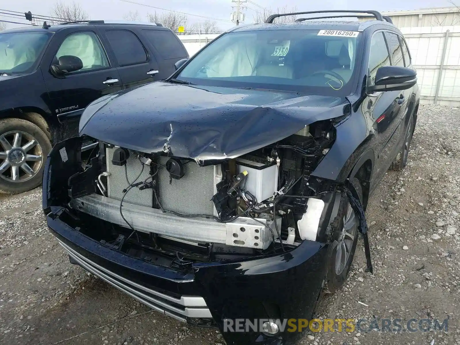 9 Photograph of a damaged car 5TDJZRFH4KS596936 TOYOTA HIGHLANDER 2019