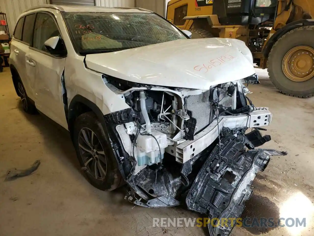 9 Photograph of a damaged car 5TDJZRFH4KS598623 TOYOTA HIGHLANDER 2019