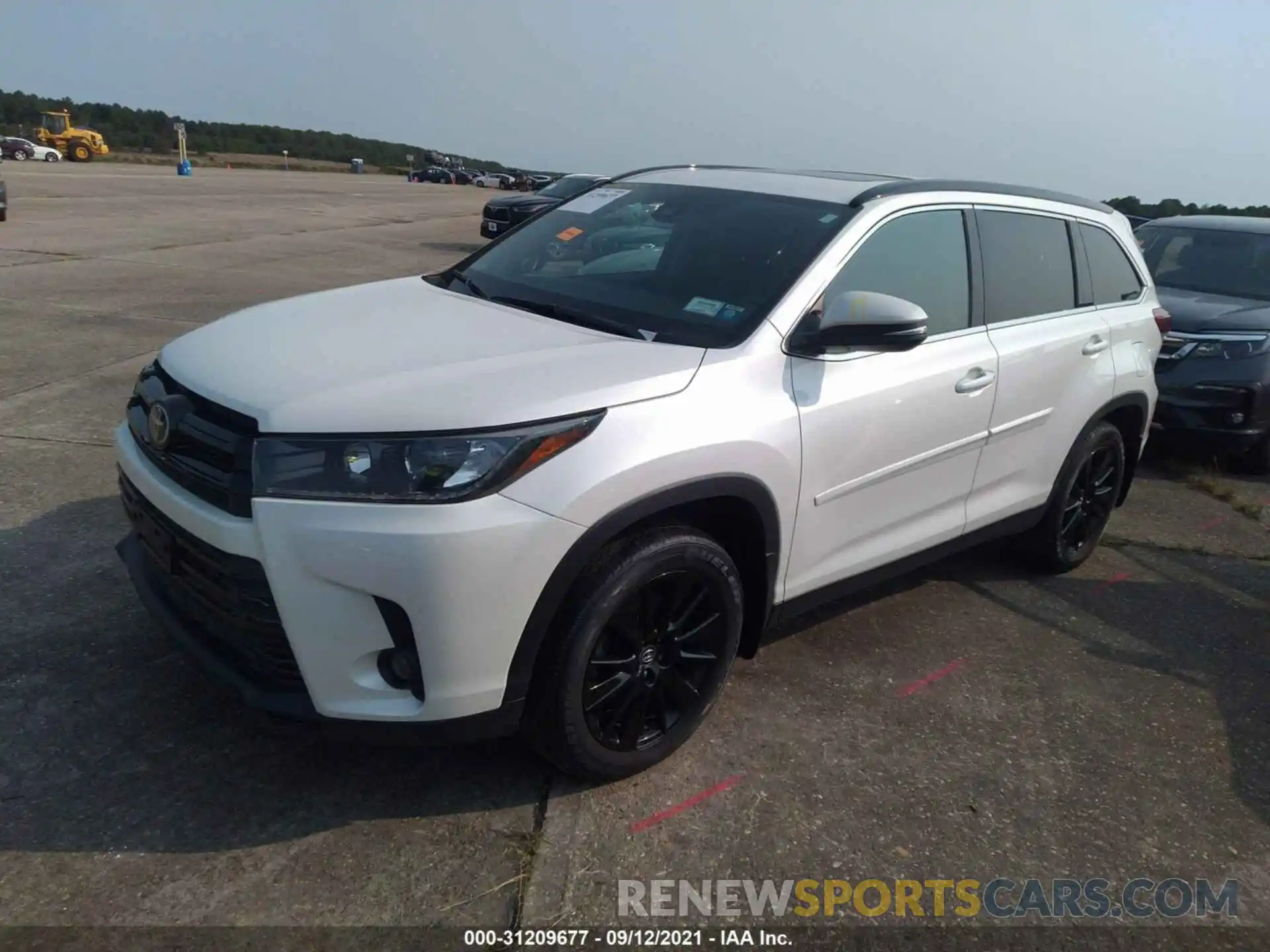 2 Photograph of a damaged car 5TDJZRFH4KS599724 TOYOTA HIGHLANDER 2019