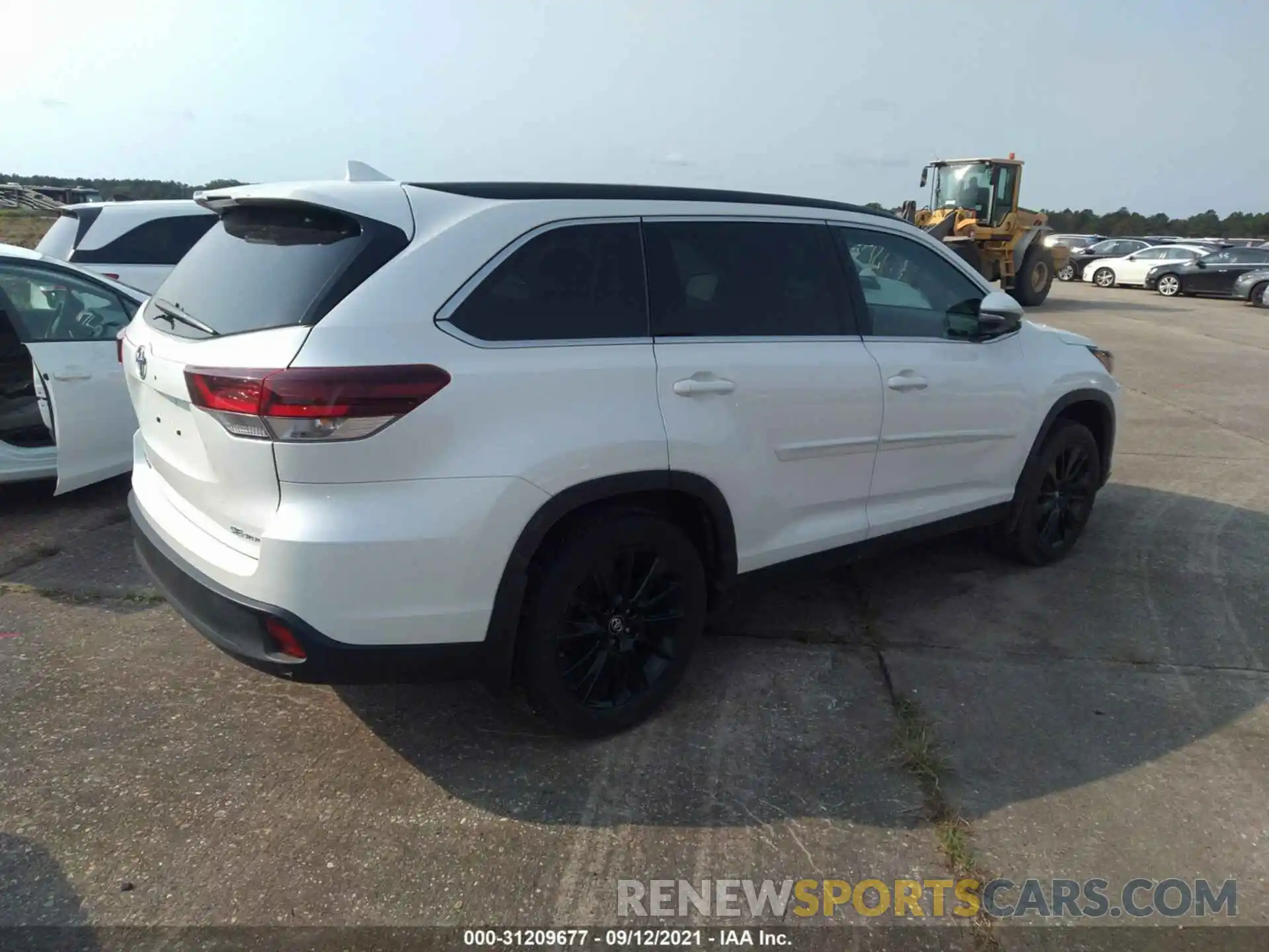 4 Photograph of a damaged car 5TDJZRFH4KS599724 TOYOTA HIGHLANDER 2019