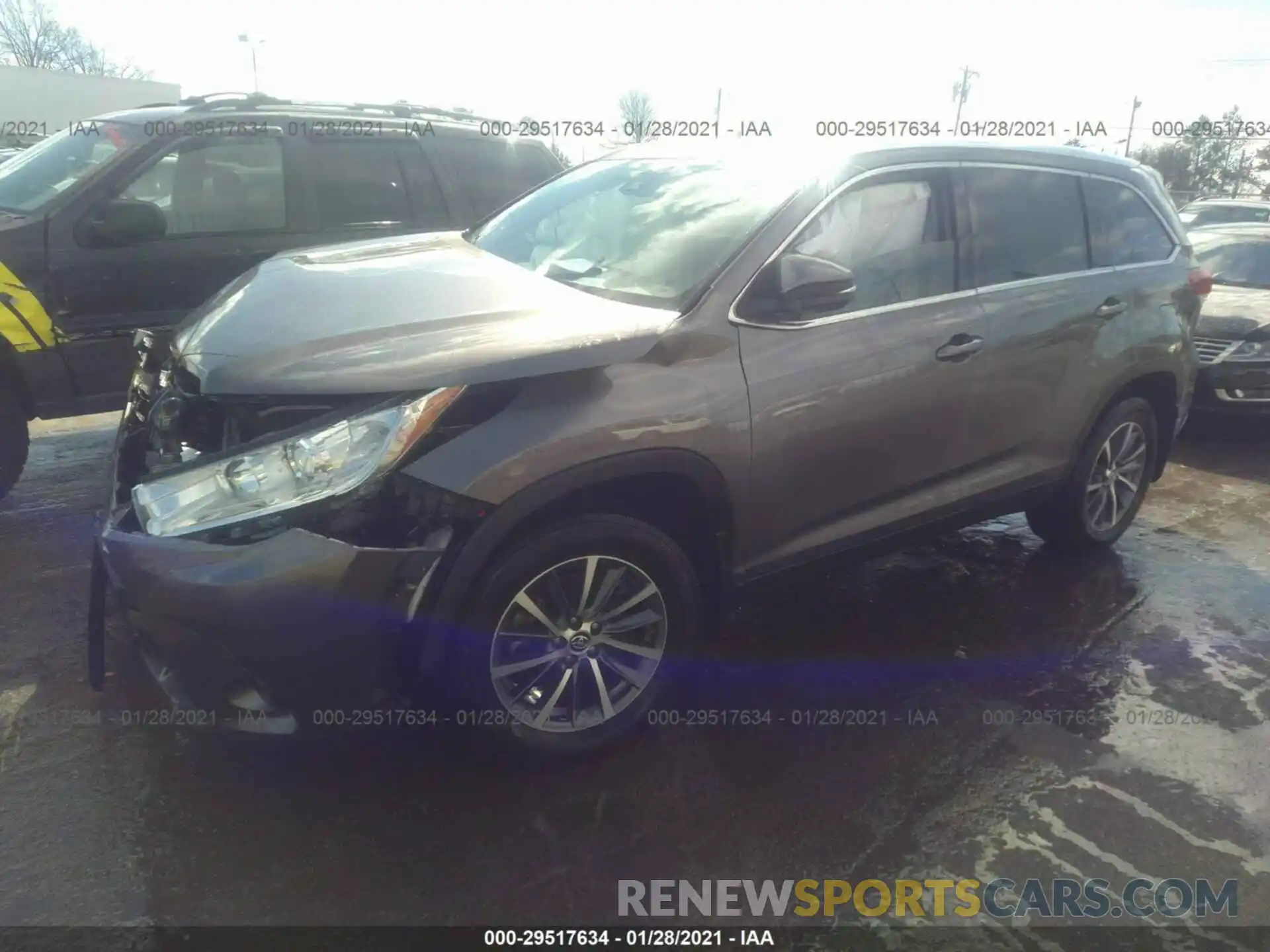 2 Photograph of a damaged car 5TDJZRFH4KS603819 TOYOTA HIGHLANDER 2019