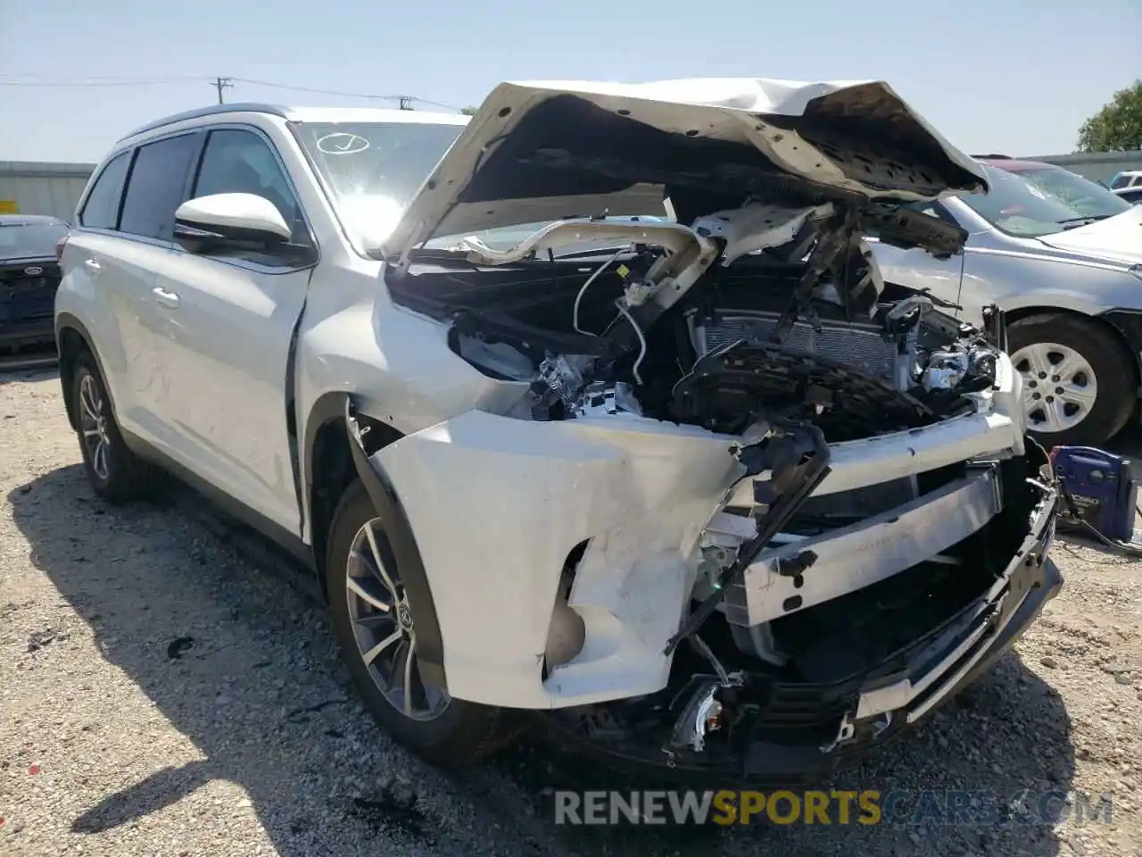 1 Photograph of a damaged car 5TDJZRFH4KS604713 TOYOTA HIGHLANDER 2019