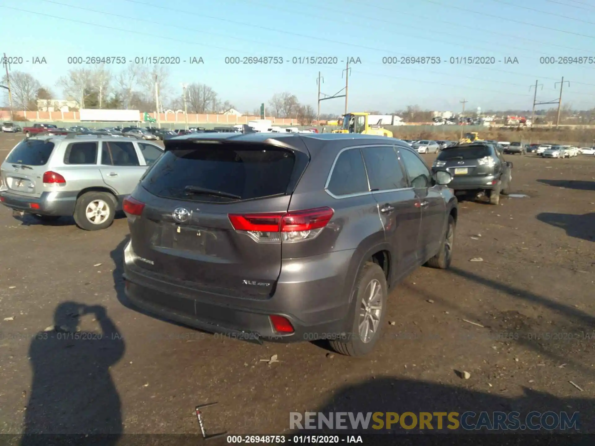 4 Photograph of a damaged car 5TDJZRFH4KS609717 TOYOTA HIGHLANDER 2019