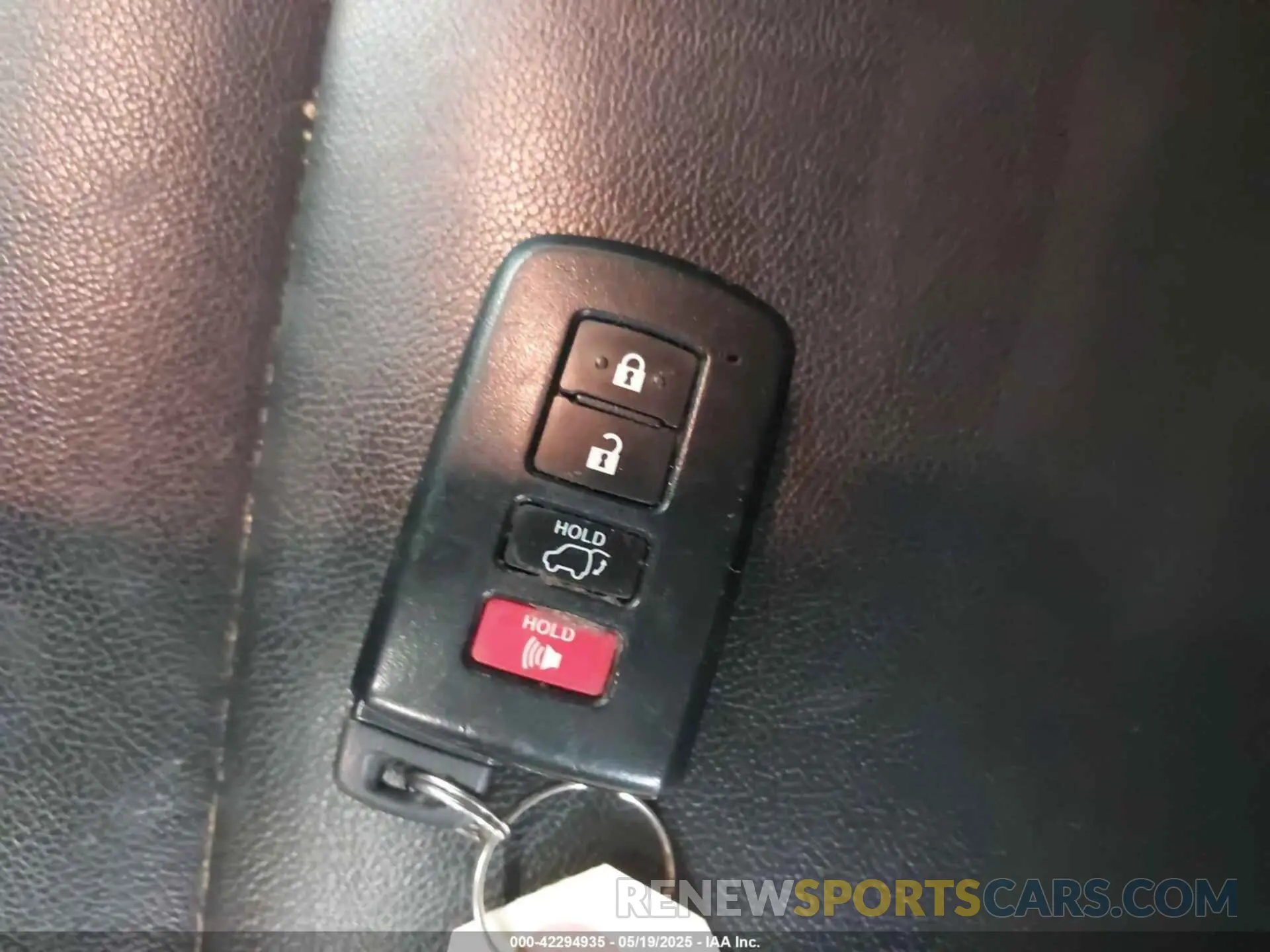 11 Photograph of a damaged car 5TDJZRFH4KS612004 TOYOTA HIGHLANDER 2019