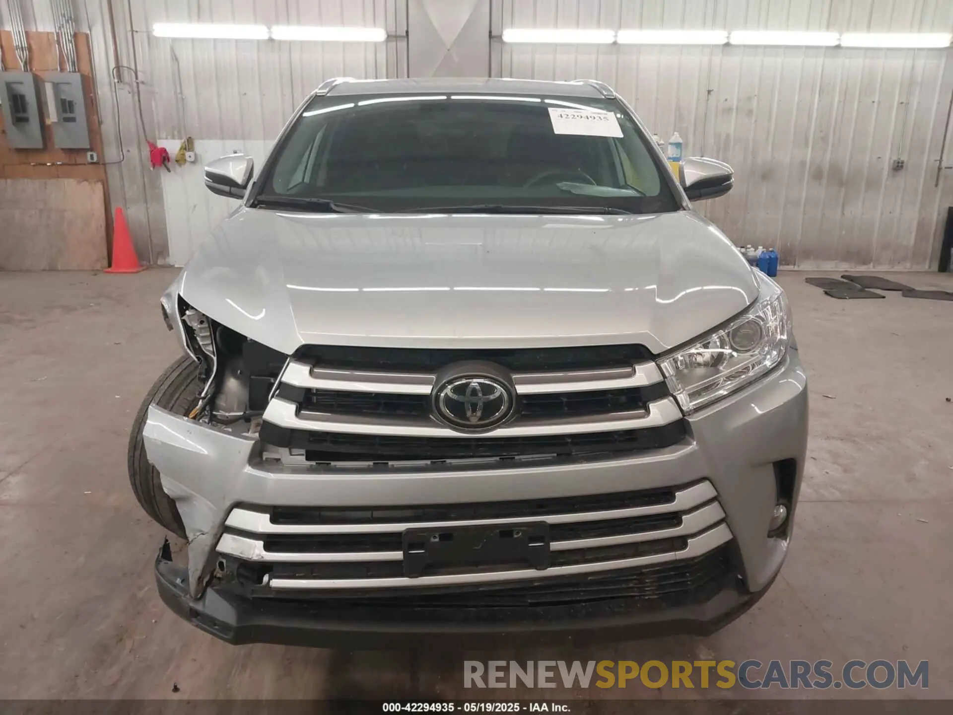 13 Photograph of a damaged car 5TDJZRFH4KS612004 TOYOTA HIGHLANDER 2019