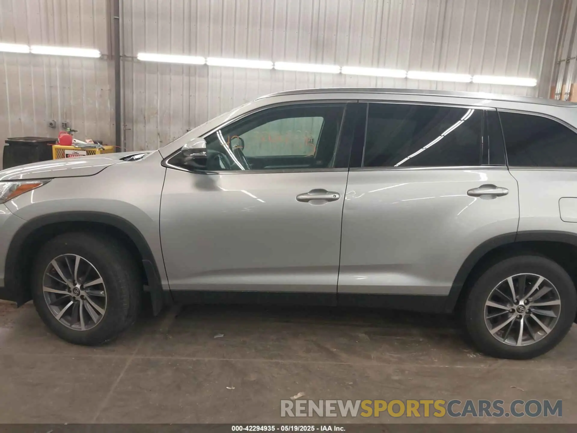 15 Photograph of a damaged car 5TDJZRFH4KS612004 TOYOTA HIGHLANDER 2019