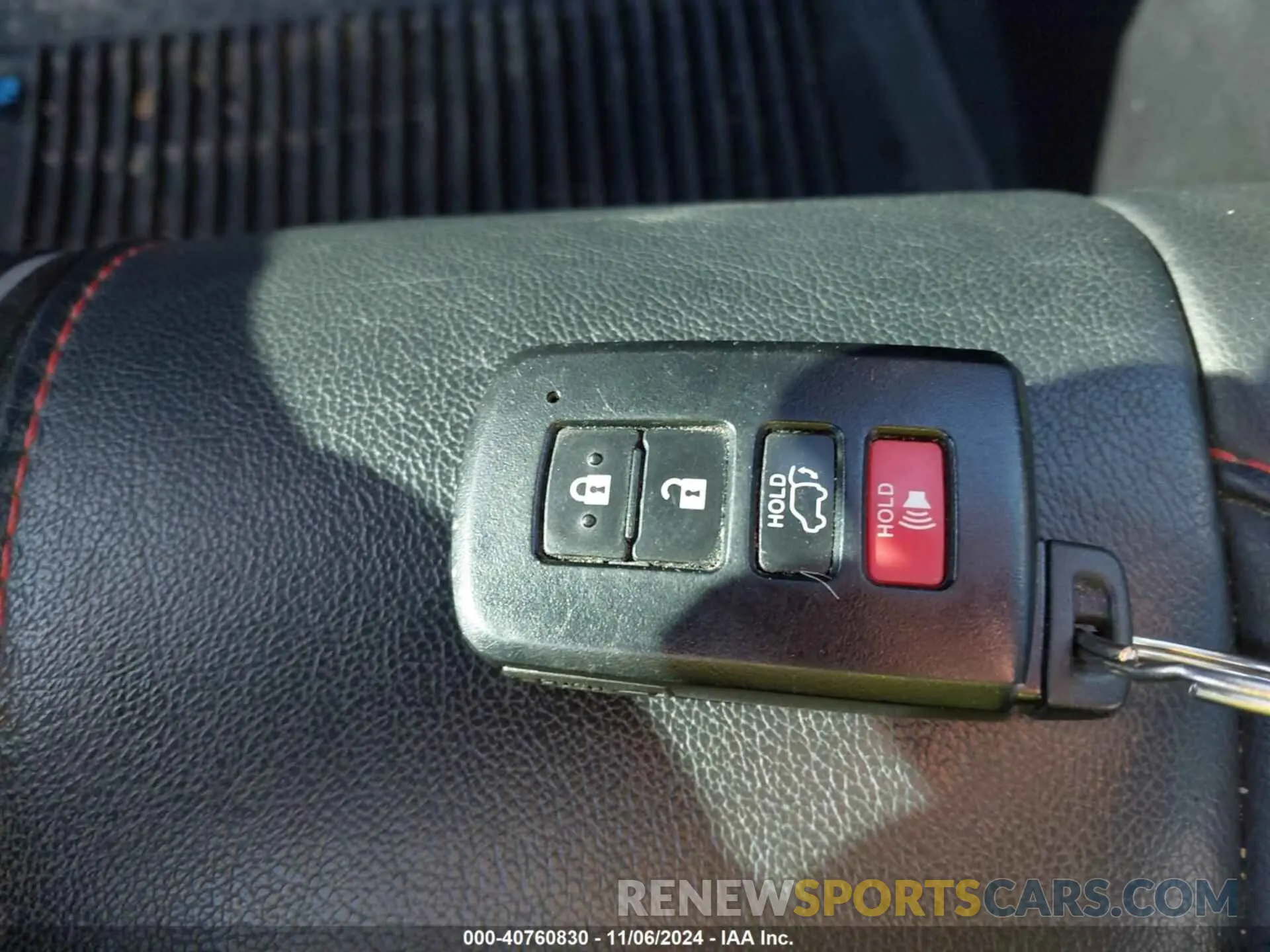 11 Photograph of a damaged car 5TDJZRFH4KS612570 TOYOTA HIGHLANDER 2019