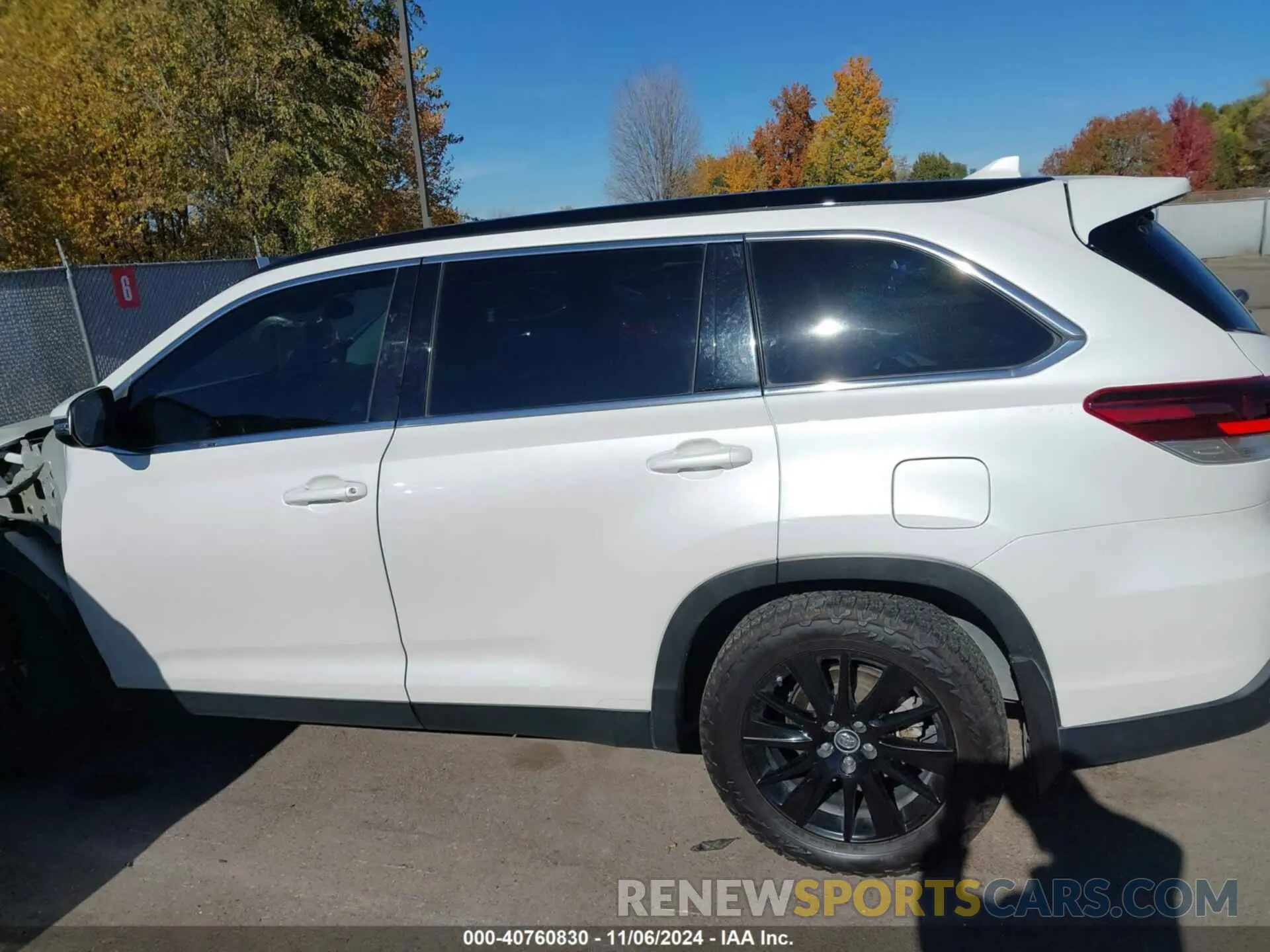 14 Photograph of a damaged car 5TDJZRFH4KS612570 TOYOTA HIGHLANDER 2019