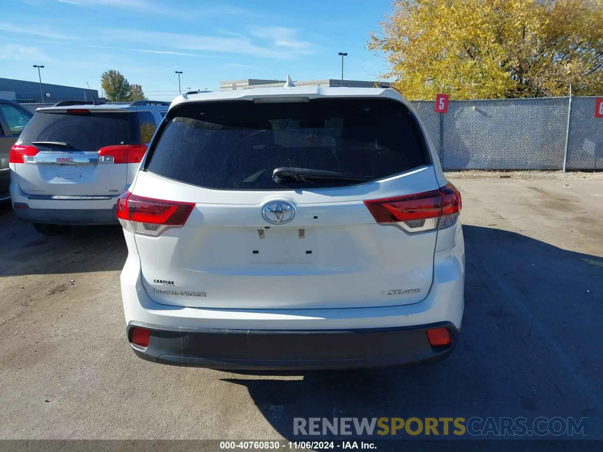 16 Photograph of a damaged car 5TDJZRFH4KS612570 TOYOTA HIGHLANDER 2019