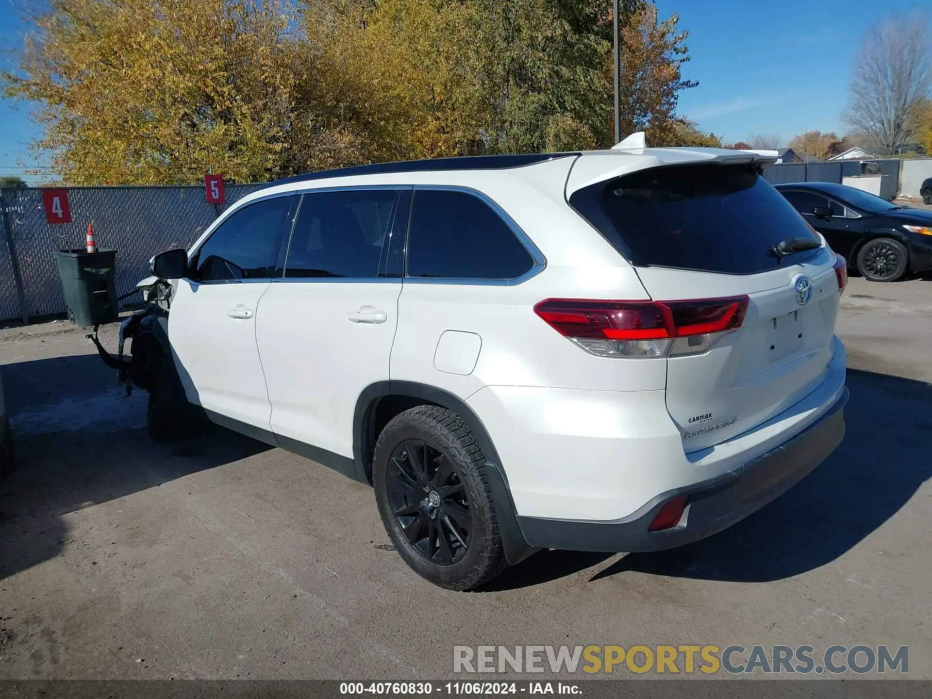 3 Photograph of a damaged car 5TDJZRFH4KS612570 TOYOTA HIGHLANDER 2019
