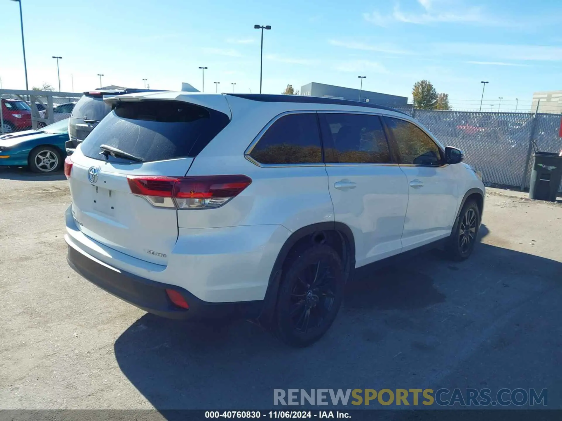 4 Photograph of a damaged car 5TDJZRFH4KS612570 TOYOTA HIGHLANDER 2019