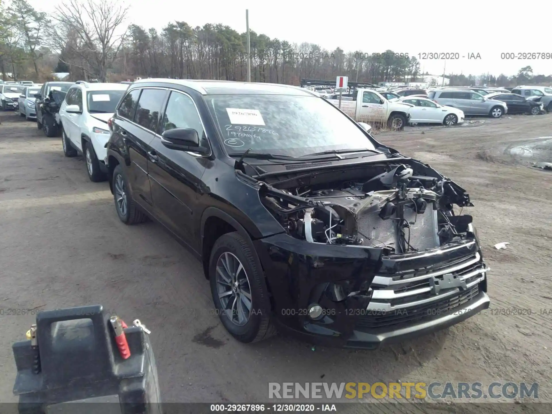 1 Photograph of a damaged car 5TDJZRFH4KS613086 TOYOTA HIGHLANDER 2019