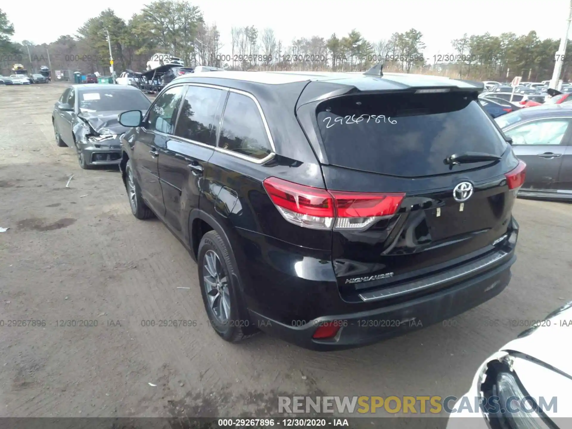 3 Photograph of a damaged car 5TDJZRFH4KS613086 TOYOTA HIGHLANDER 2019