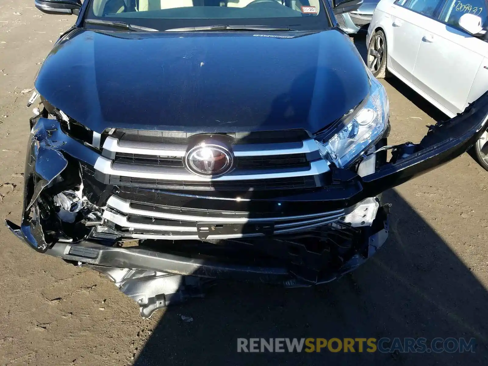 7 Photograph of a damaged car 5TDJZRFH4KS613217 TOYOTA HIGHLANDER 2019