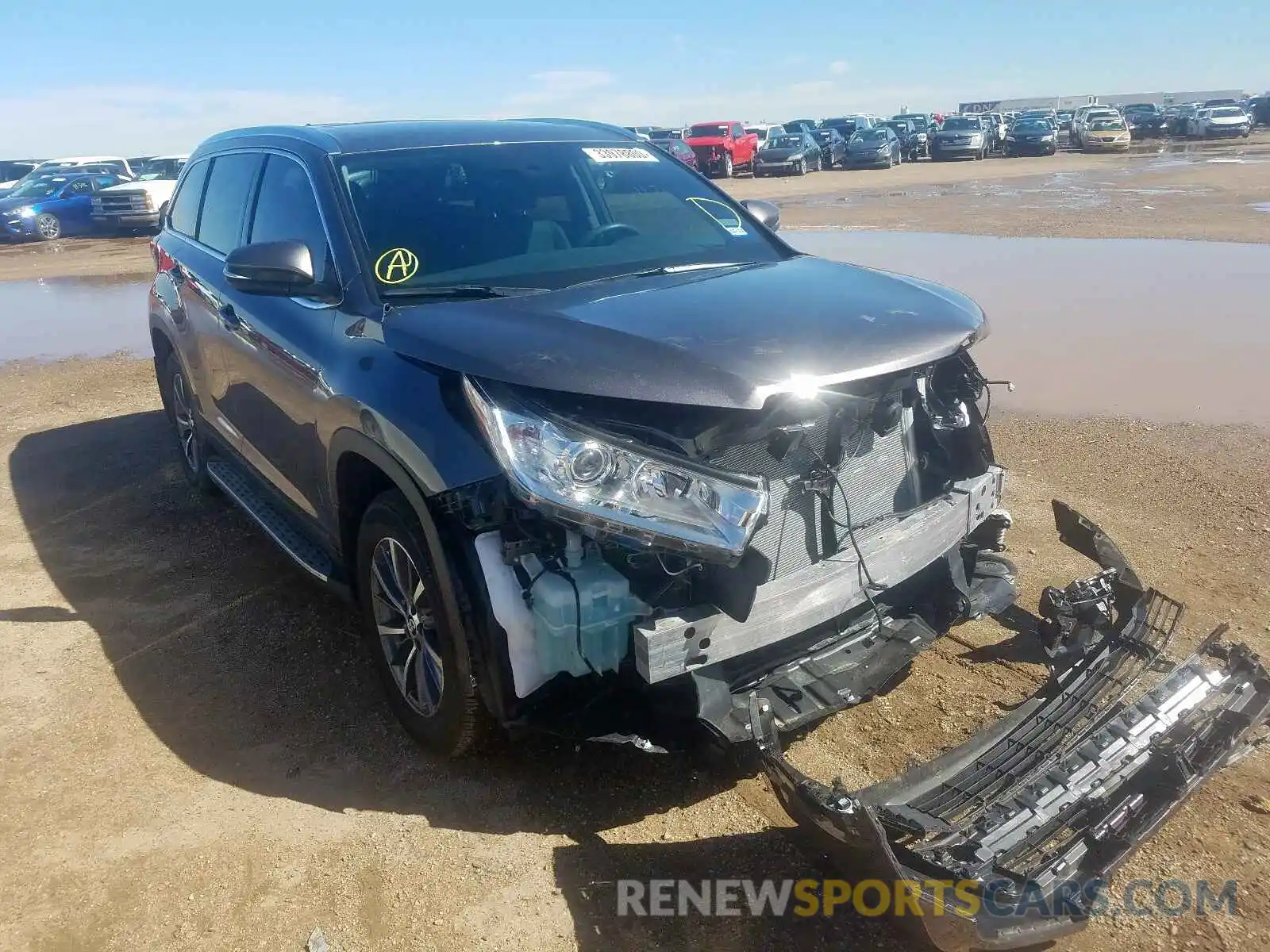 1 Photograph of a damaged car 5TDJZRFH4KS613556 TOYOTA HIGHLANDER 2019