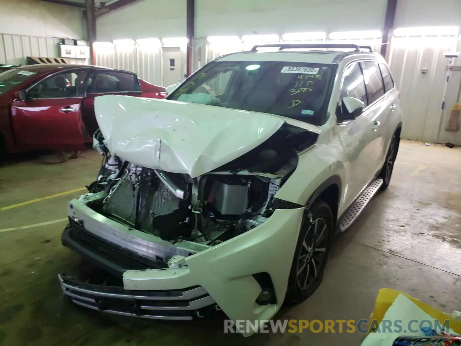 2 Photograph of a damaged car 5TDJZRFH4KS614948 TOYOTA HIGHLANDER 2019