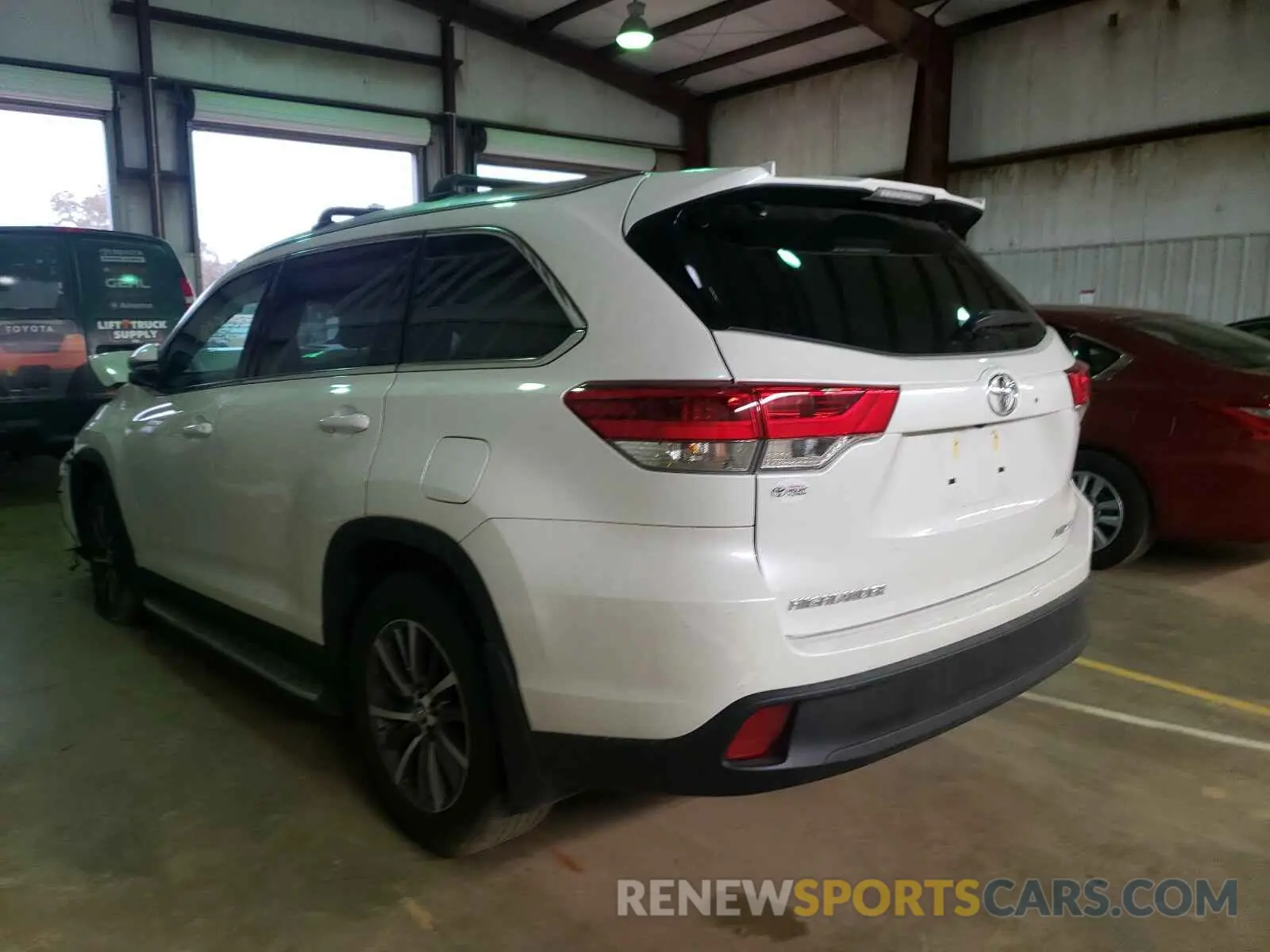 3 Photograph of a damaged car 5TDJZRFH4KS614948 TOYOTA HIGHLANDER 2019