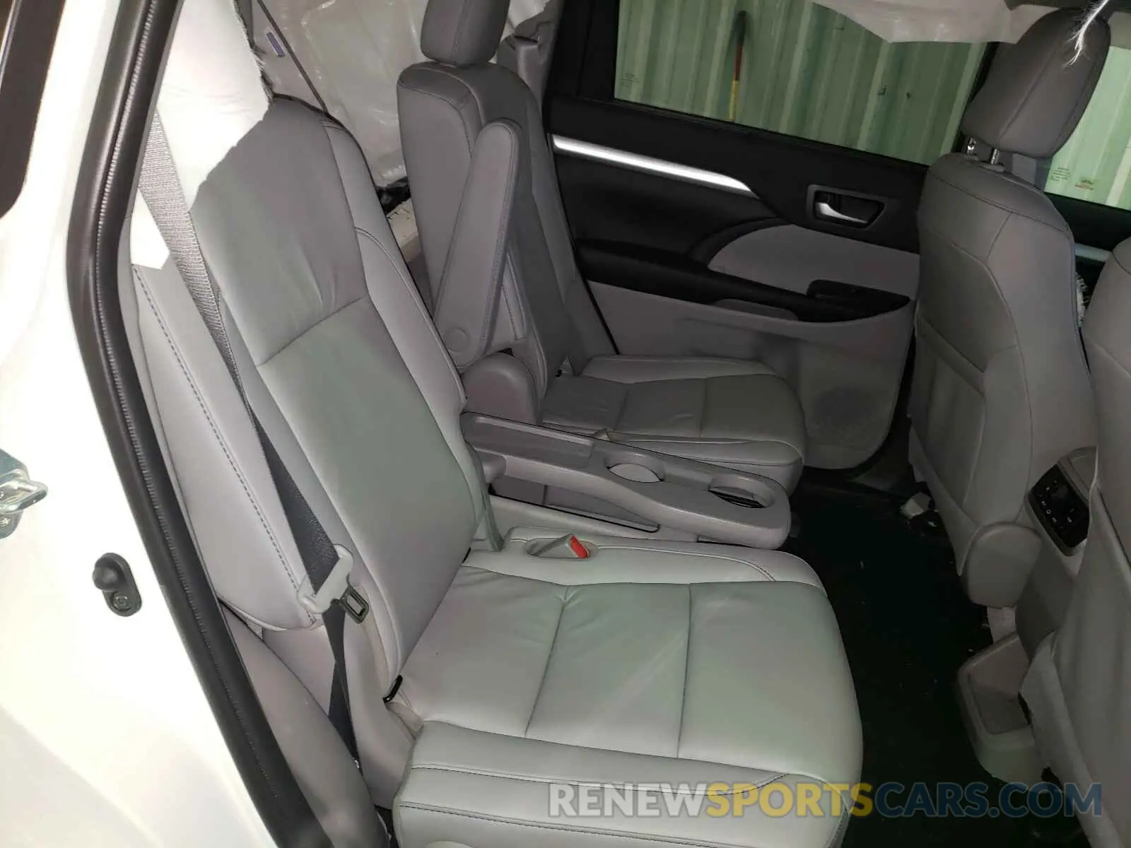 6 Photograph of a damaged car 5TDJZRFH4KS614948 TOYOTA HIGHLANDER 2019