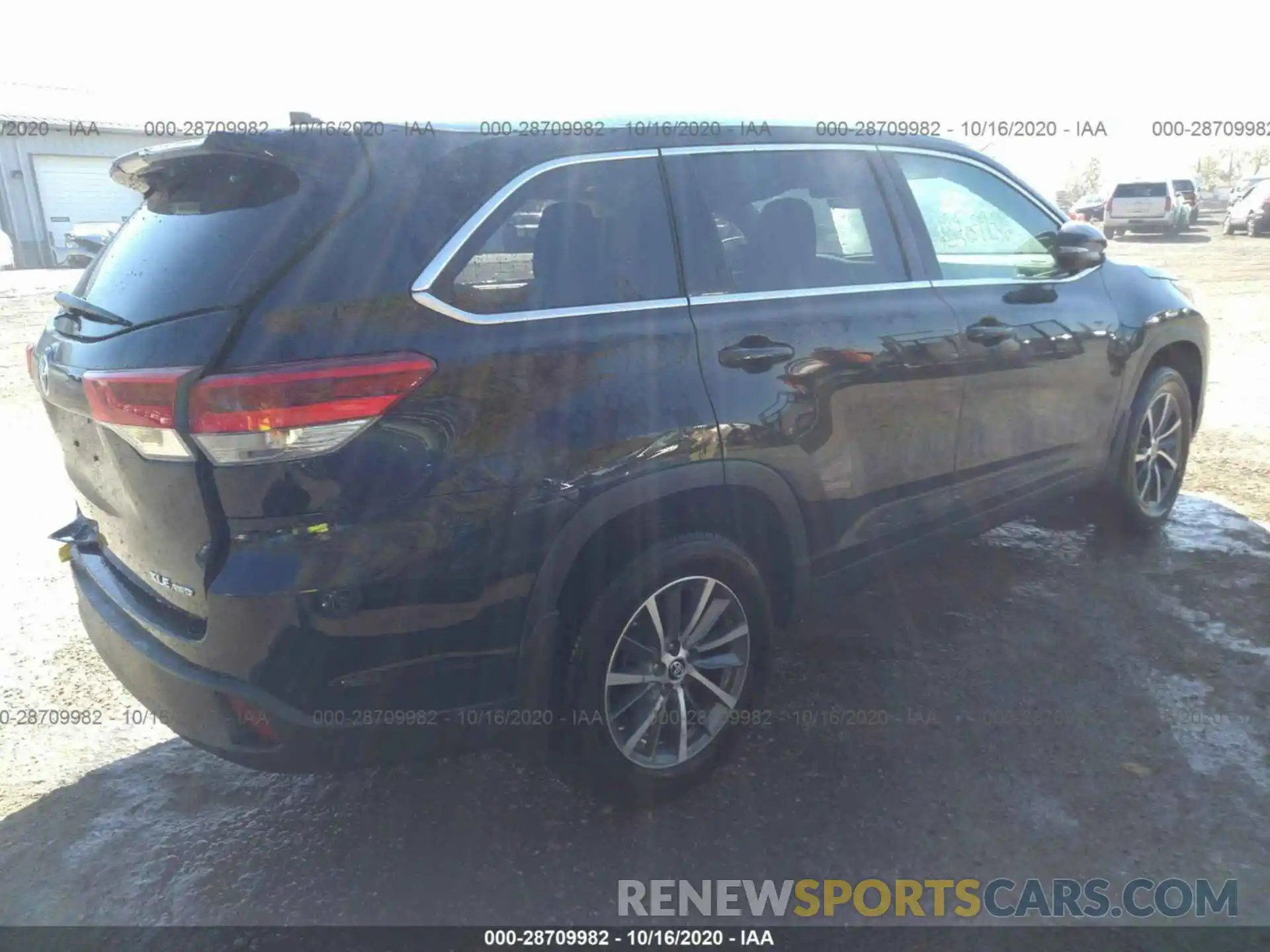 4 Photograph of a damaged car 5TDJZRFH4KS615775 TOYOTA HIGHLANDER 2019