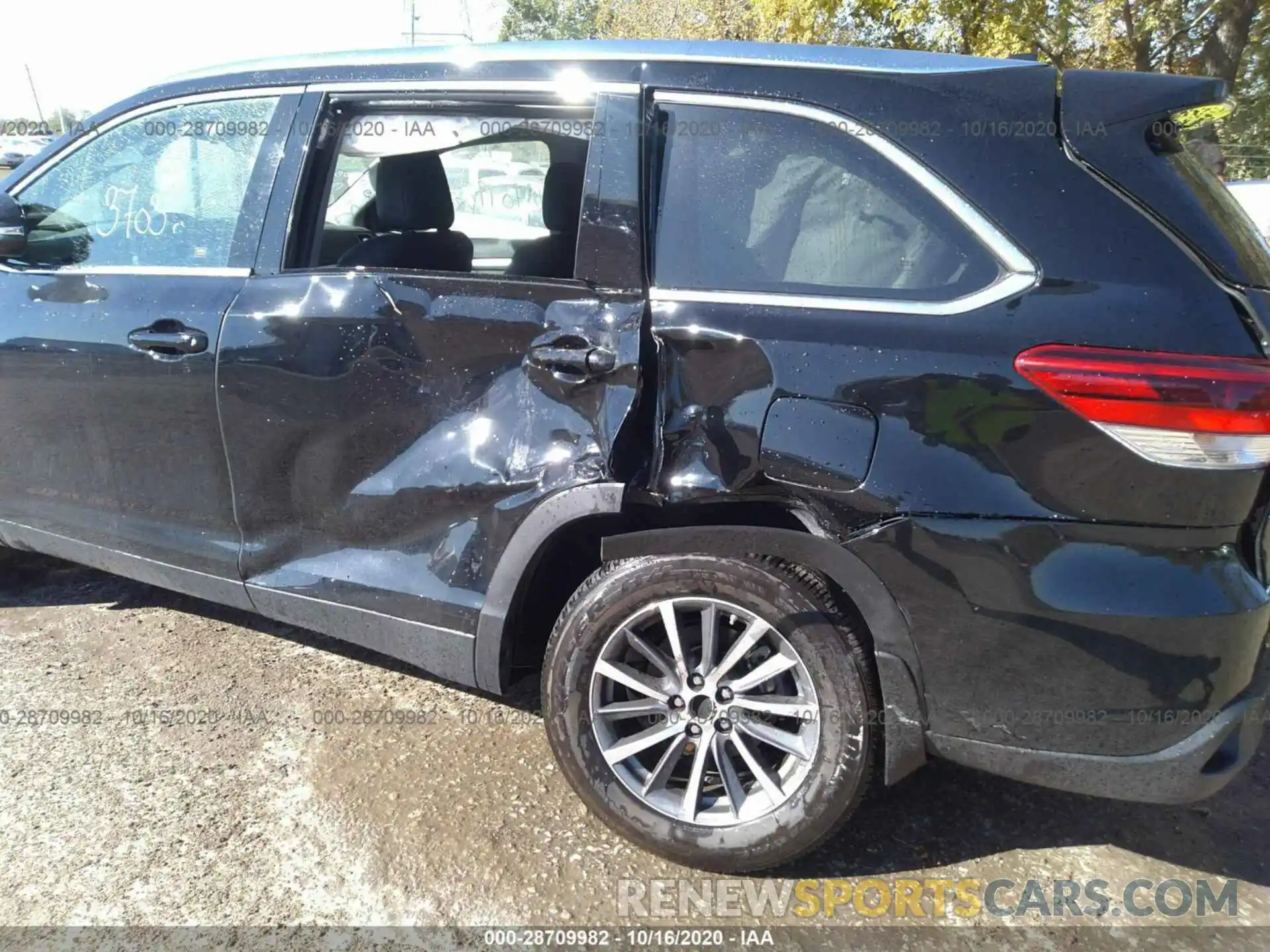 6 Photograph of a damaged car 5TDJZRFH4KS615775 TOYOTA HIGHLANDER 2019