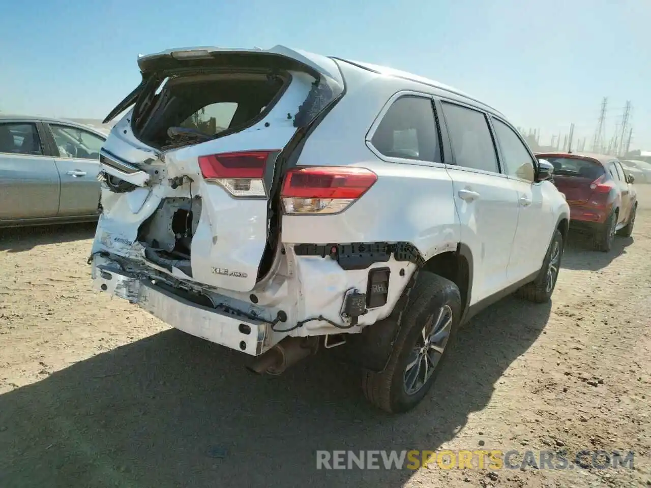 4 Photograph of a damaged car 5TDJZRFH4KS615890 TOYOTA HIGHLANDER 2019