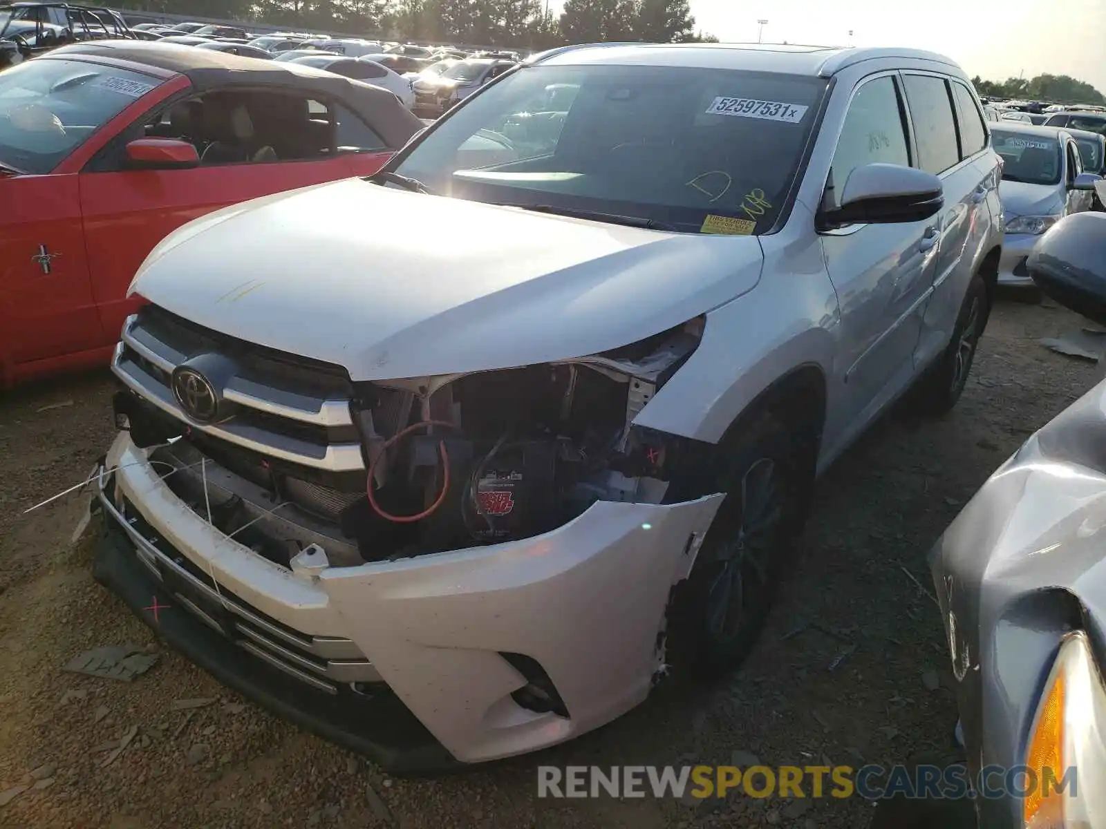 2 Photograph of a damaged car 5TDJZRFH4KS618532 TOYOTA HIGHLANDER 2019