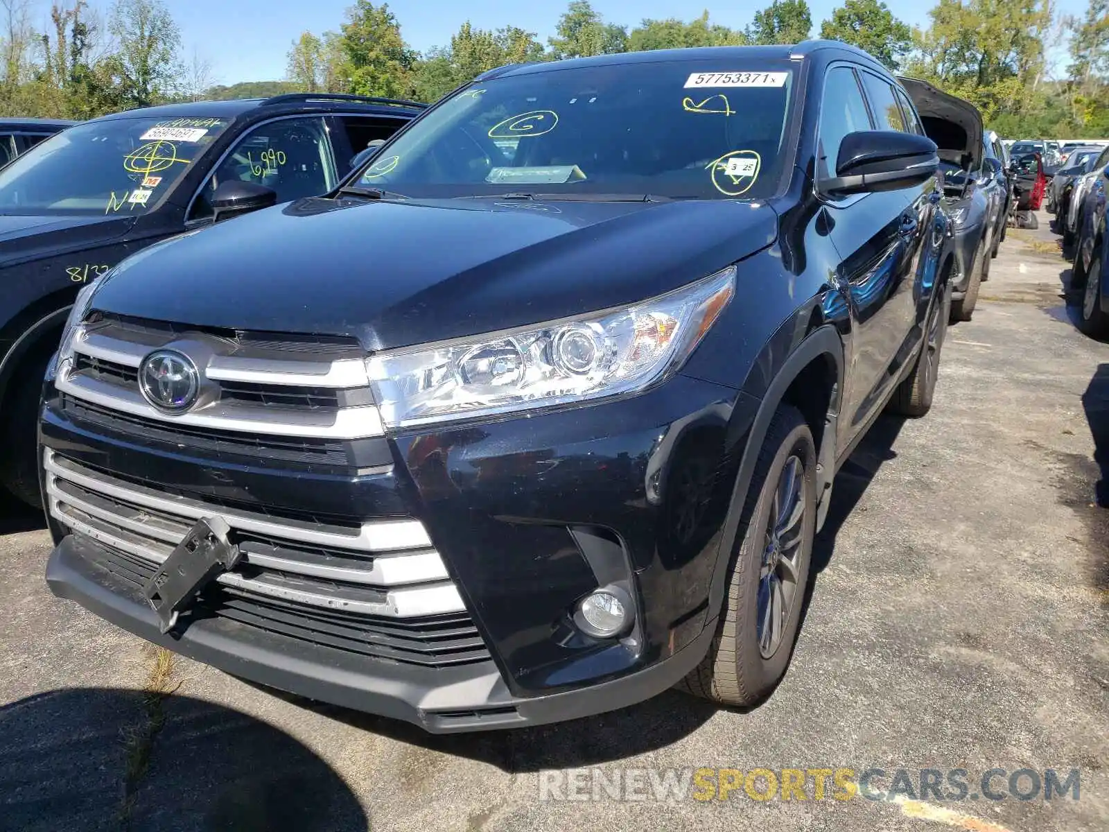 2 Photograph of a damaged car 5TDJZRFH4KS624718 TOYOTA HIGHLANDER 2019