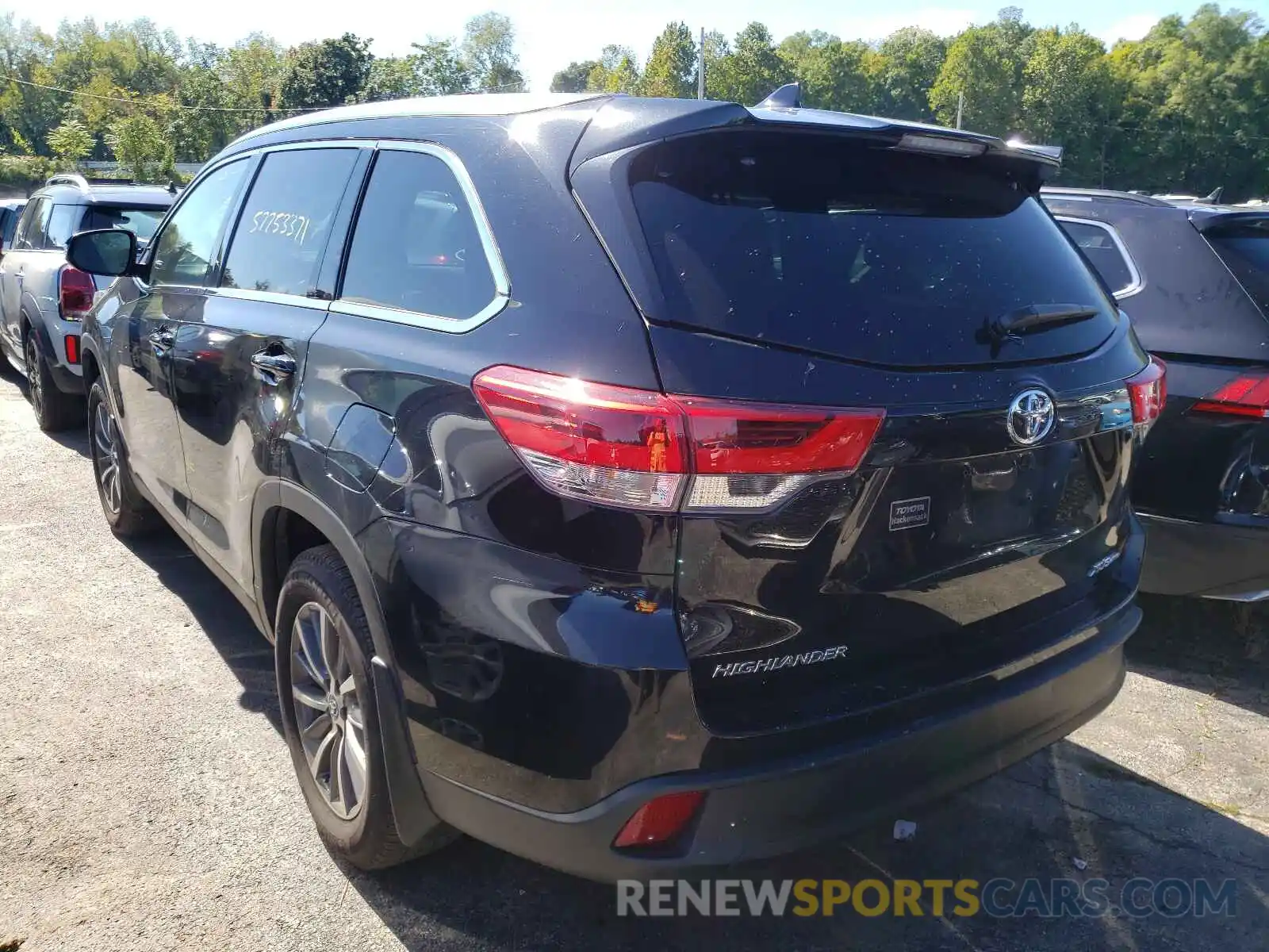 3 Photograph of a damaged car 5TDJZRFH4KS624718 TOYOTA HIGHLANDER 2019