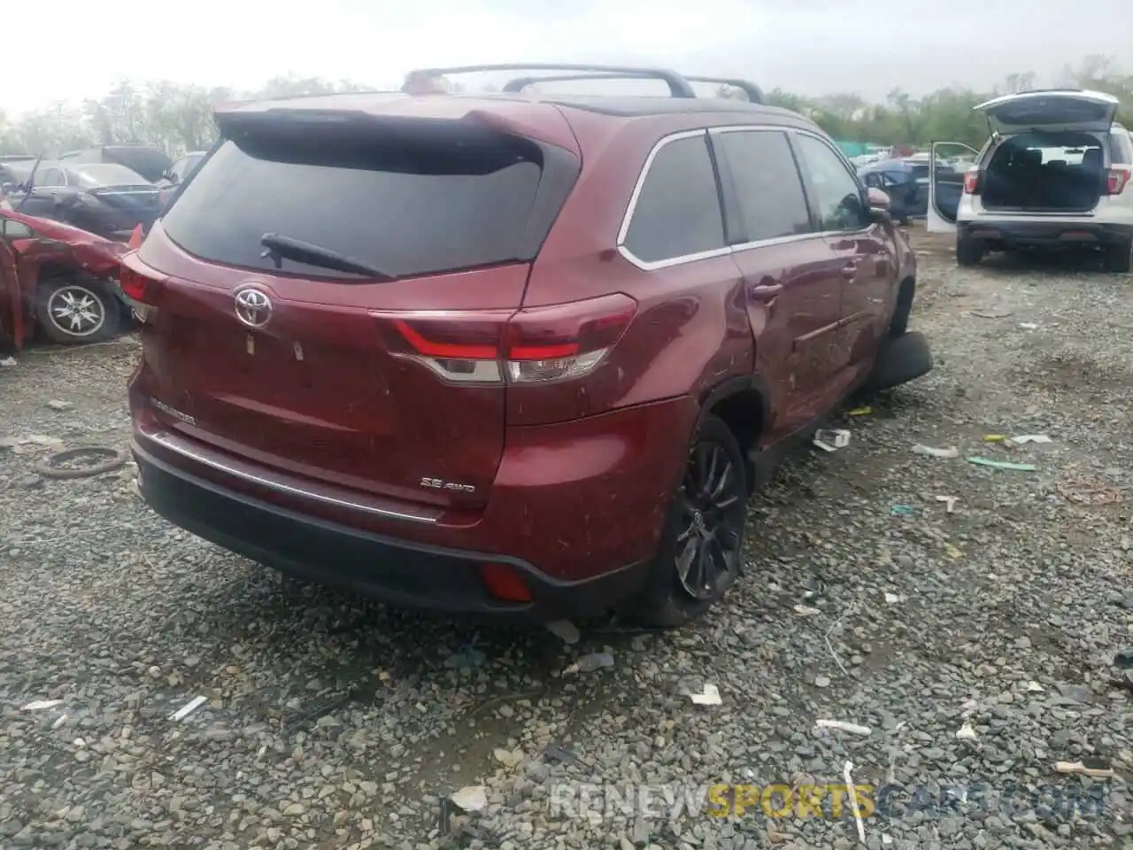 4 Photograph of a damaged car 5TDJZRFH4KS626825 TOYOTA HIGHLANDER 2019