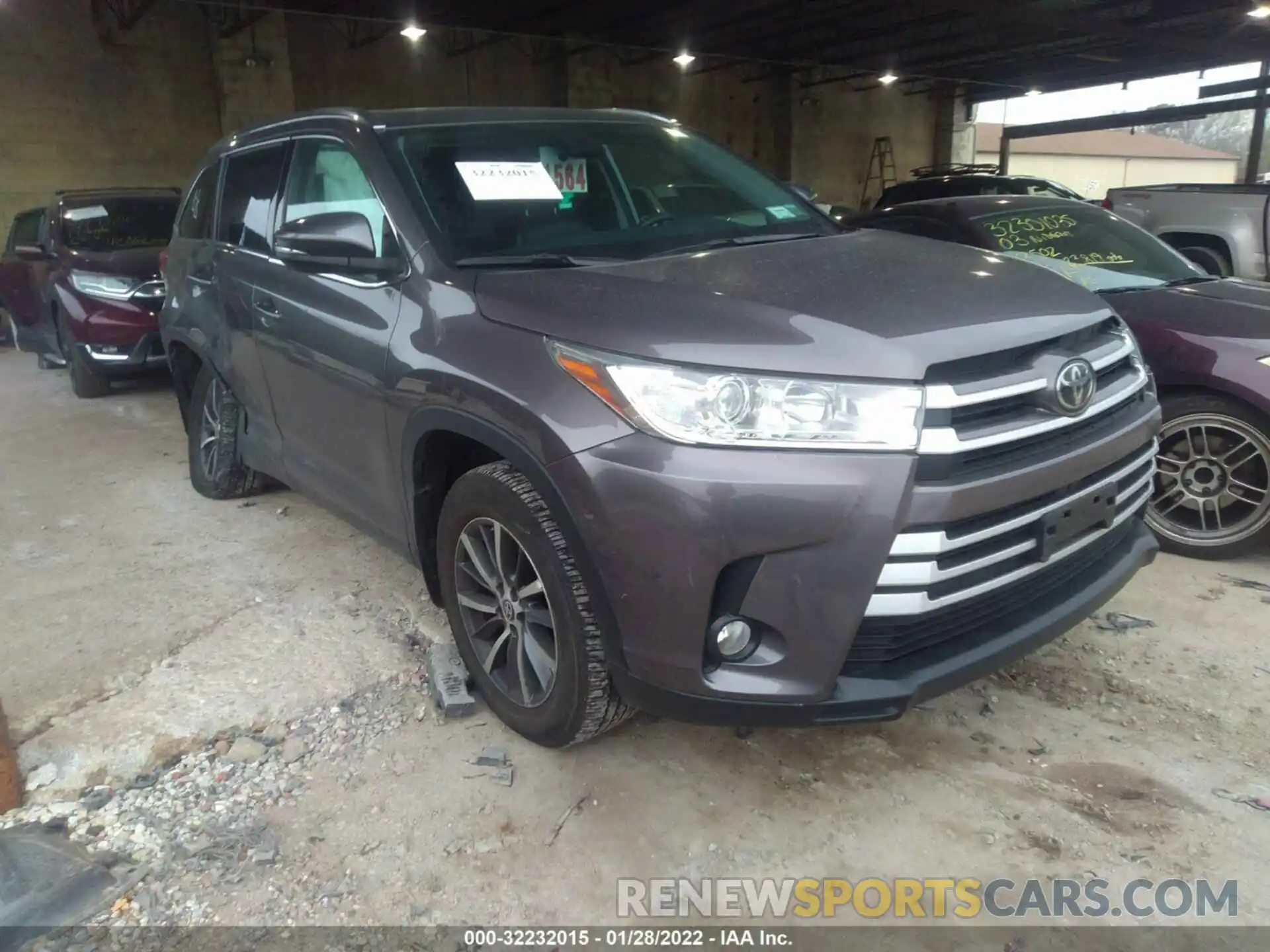 1 Photograph of a damaged car 5TDJZRFH4KS629286 TOYOTA HIGHLANDER 2019