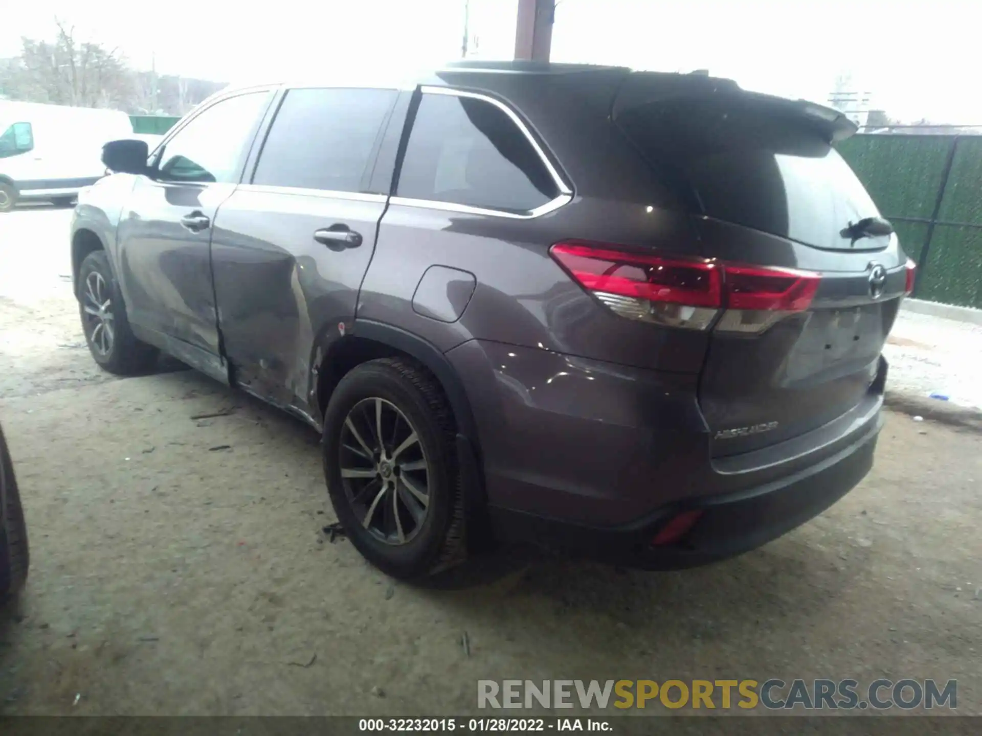 3 Photograph of a damaged car 5TDJZRFH4KS629286 TOYOTA HIGHLANDER 2019