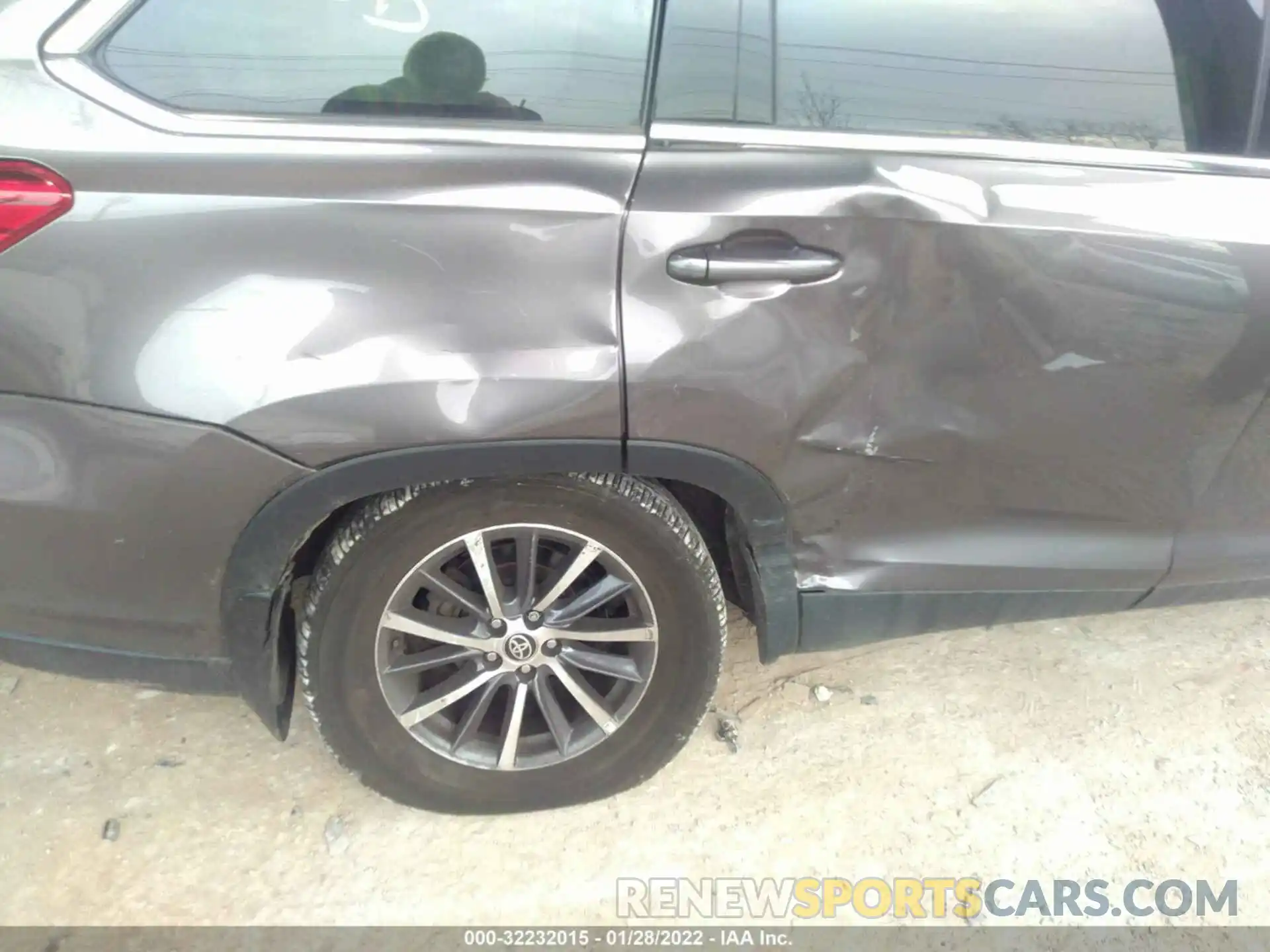 6 Photograph of a damaged car 5TDJZRFH4KS629286 TOYOTA HIGHLANDER 2019