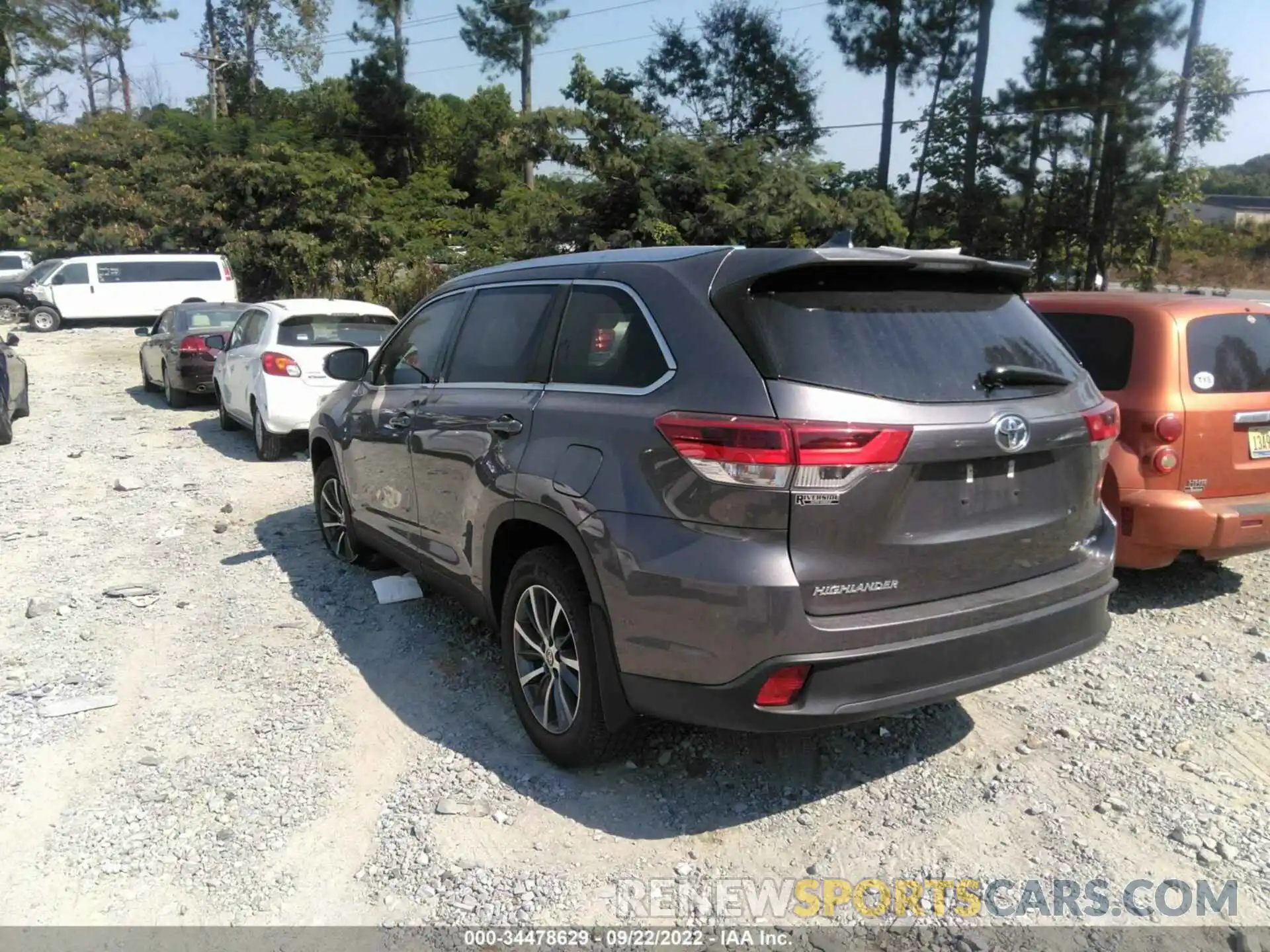 3 Photograph of a damaged car 5TDJZRFH4KS629949 TOYOTA HIGHLANDER 2019