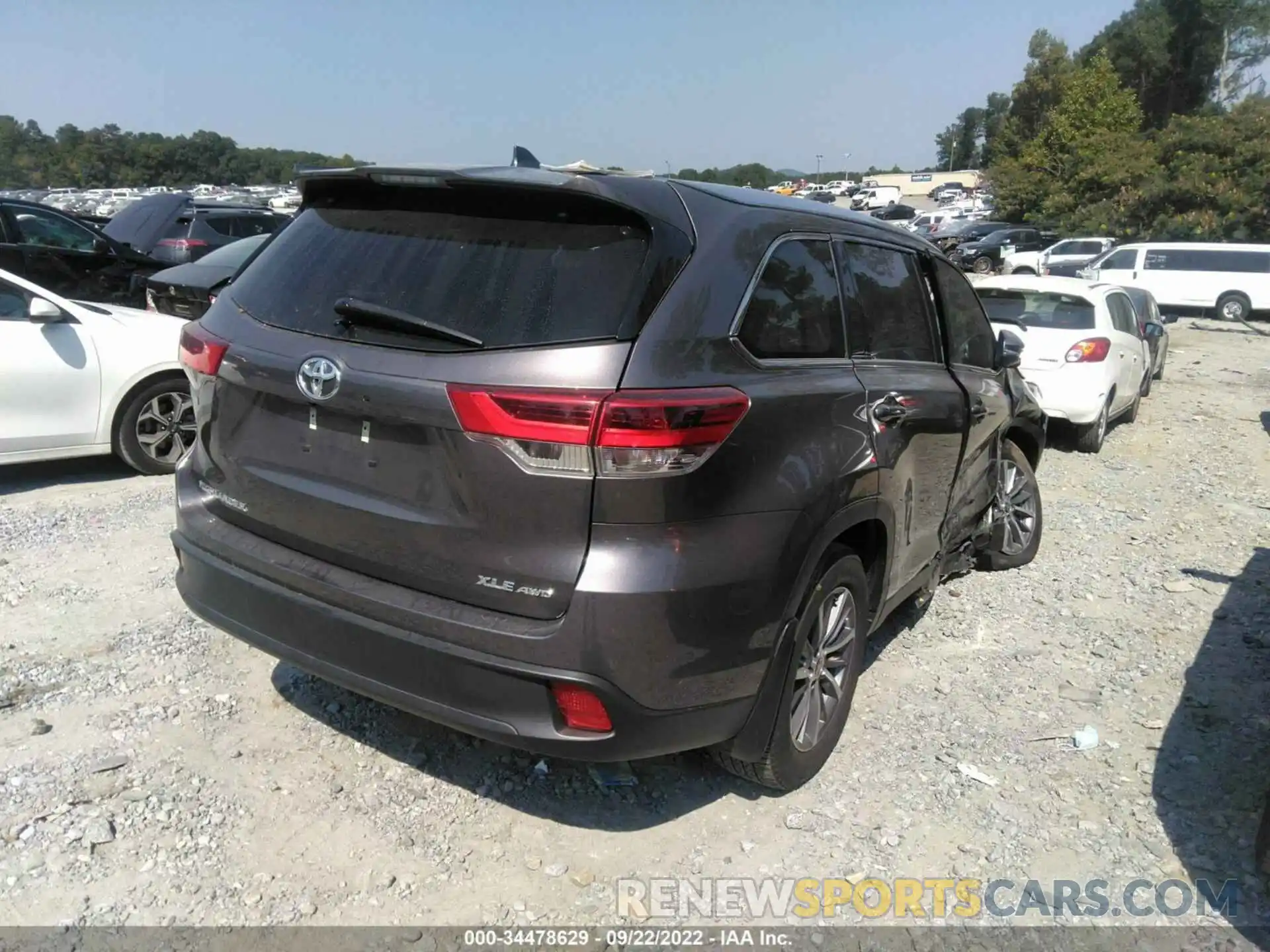 4 Photograph of a damaged car 5TDJZRFH4KS629949 TOYOTA HIGHLANDER 2019