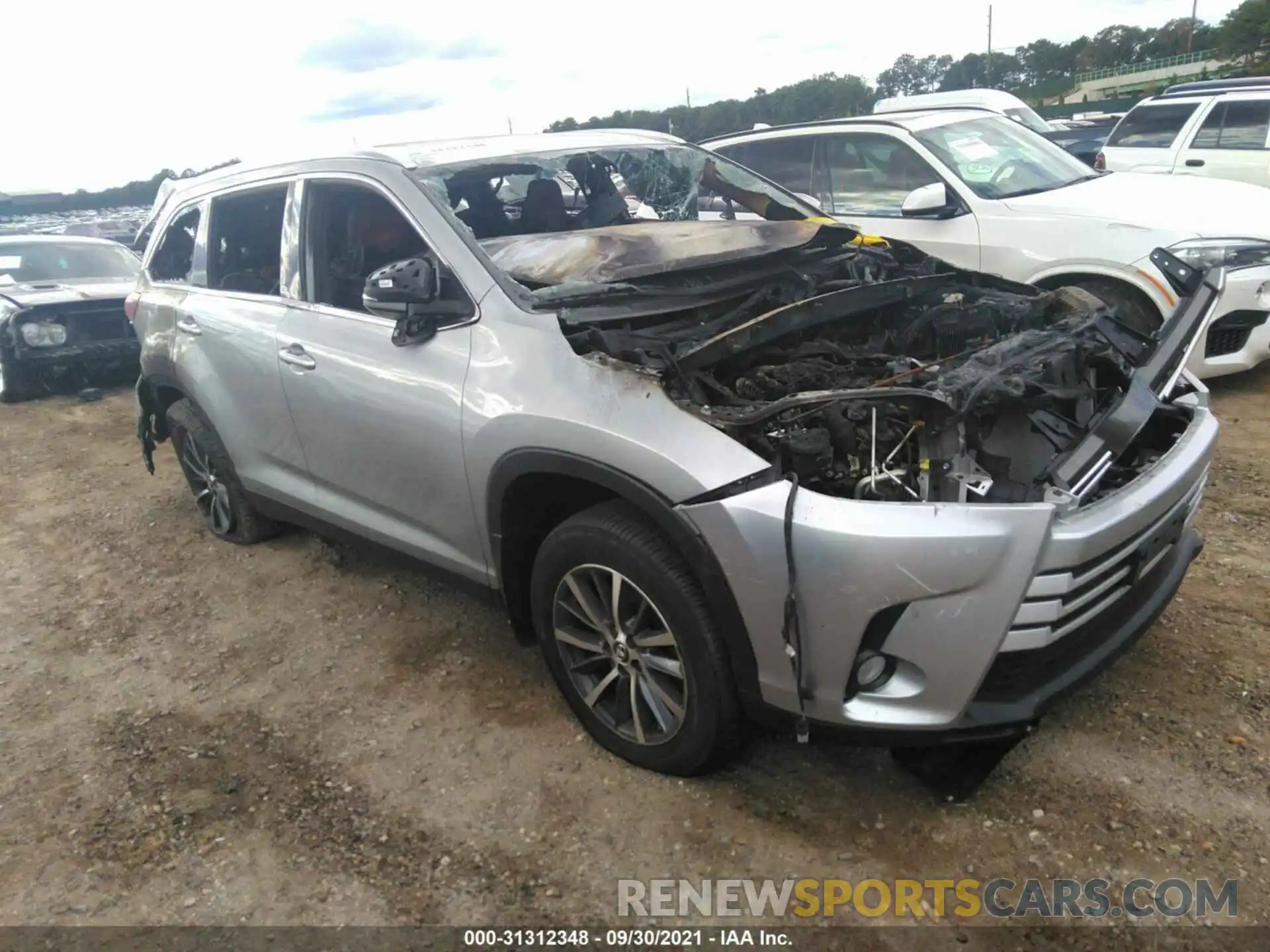 1 Photograph of a damaged car 5TDJZRFH4KS706545 TOYOTA HIGHLANDER 2019