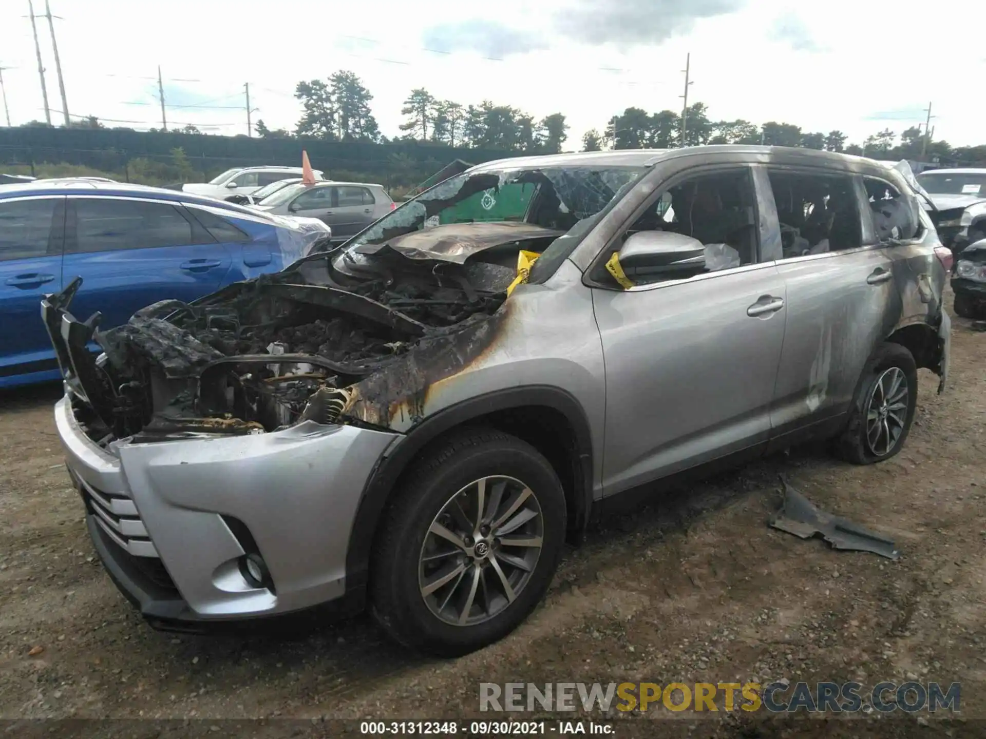 2 Photograph of a damaged car 5TDJZRFH4KS706545 TOYOTA HIGHLANDER 2019