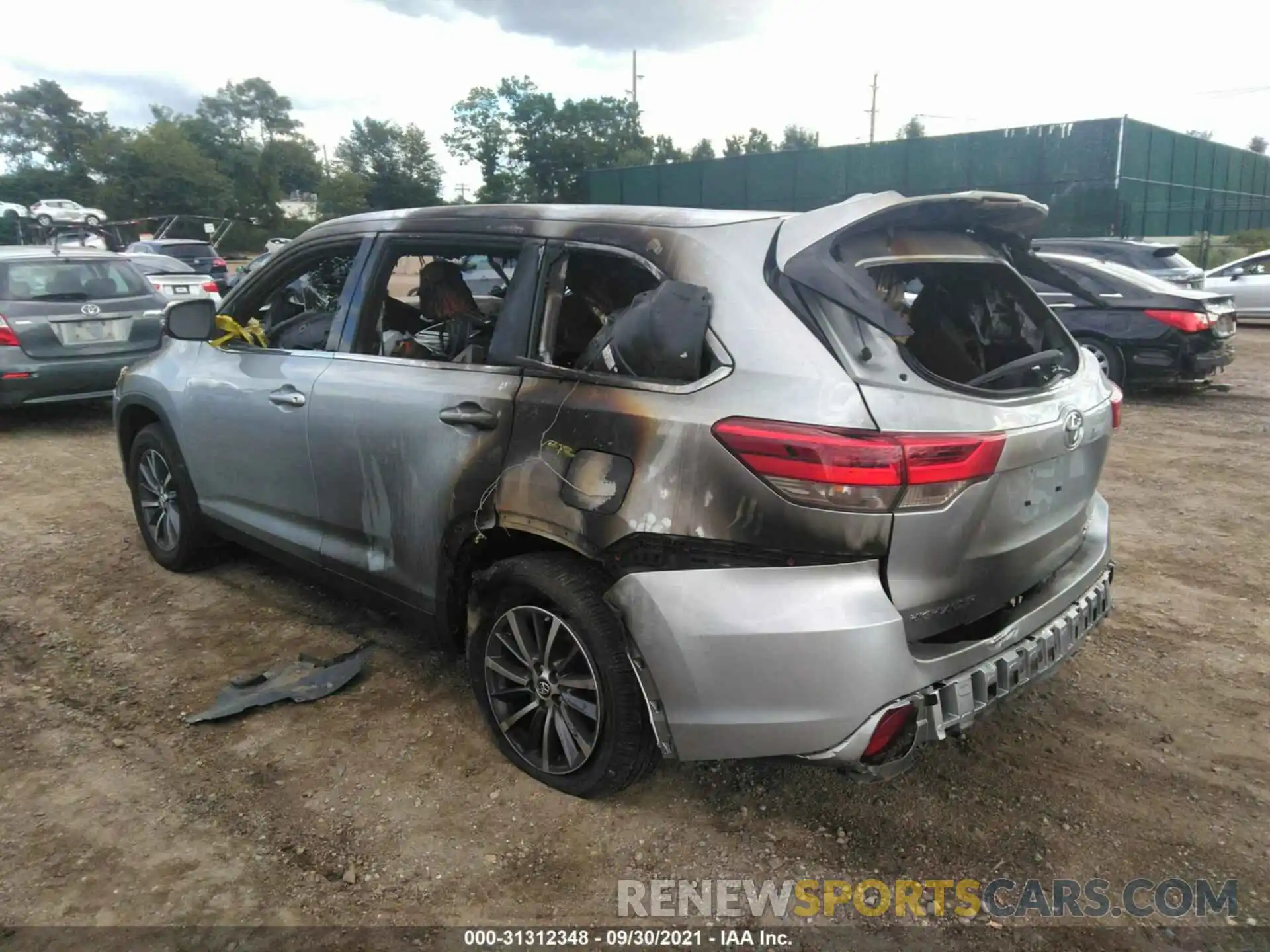 3 Photograph of a damaged car 5TDJZRFH4KS706545 TOYOTA HIGHLANDER 2019