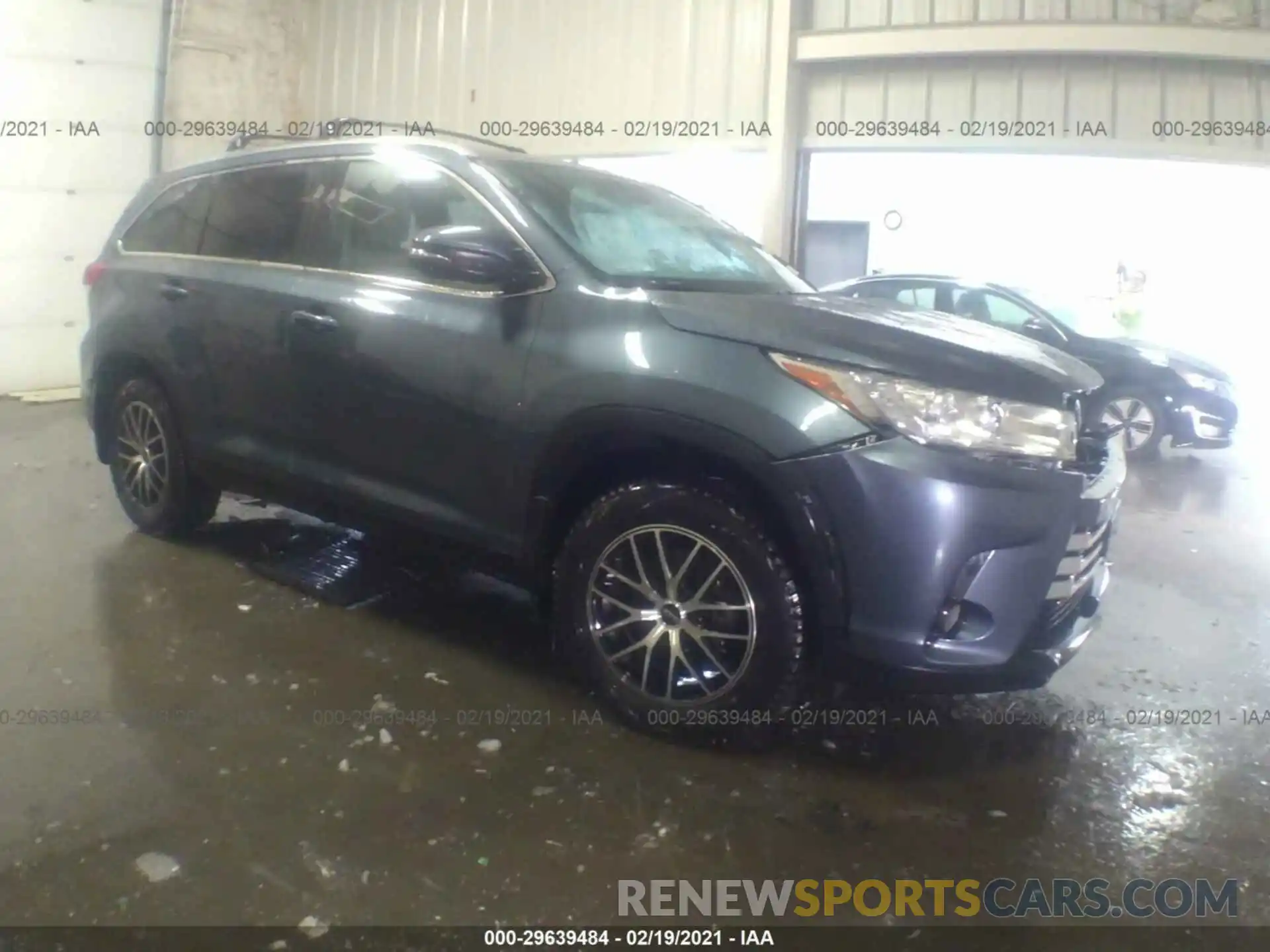 1 Photograph of a damaged car 5TDJZRFH4KS715147 TOYOTA HIGHLANDER 2019