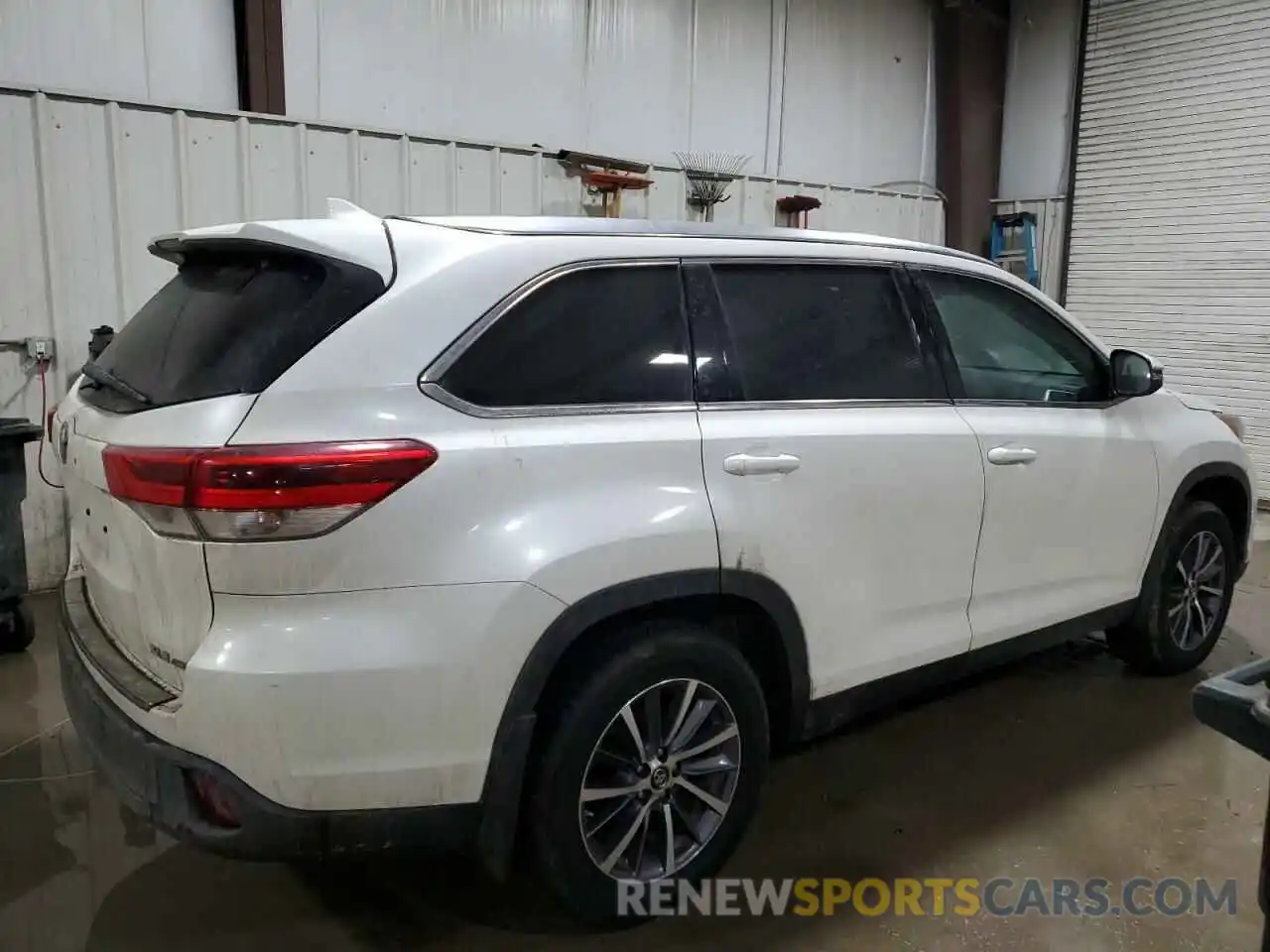 3 Photograph of a damaged car 5TDJZRFH4KS716430 TOYOTA HIGHLANDER 2019