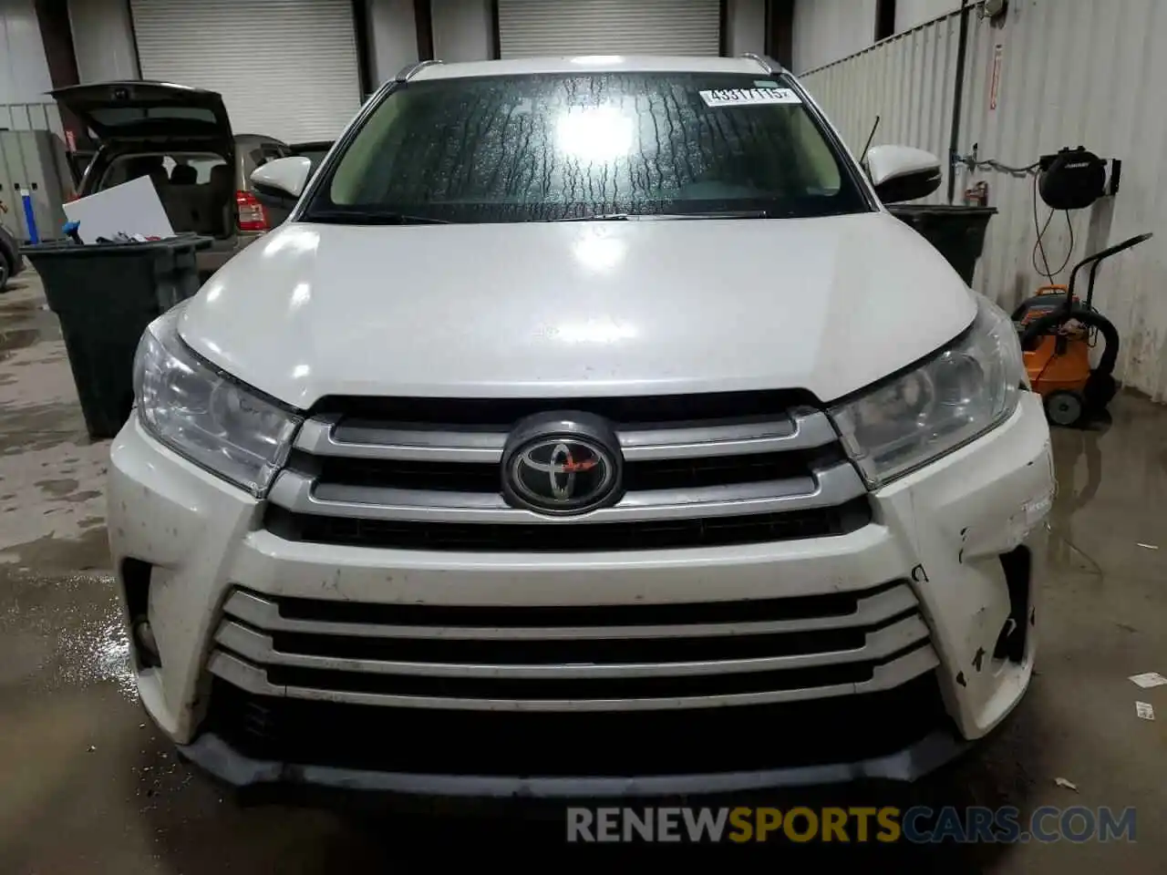 5 Photograph of a damaged car 5TDJZRFH4KS716430 TOYOTA HIGHLANDER 2019